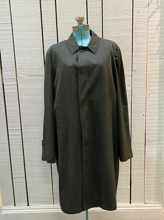 Rare Vintage Simpson’s Hunt Club 1950’s 
brown trench coat with zip out wool blend lining, button closures and two front pockets.
Chest 45”