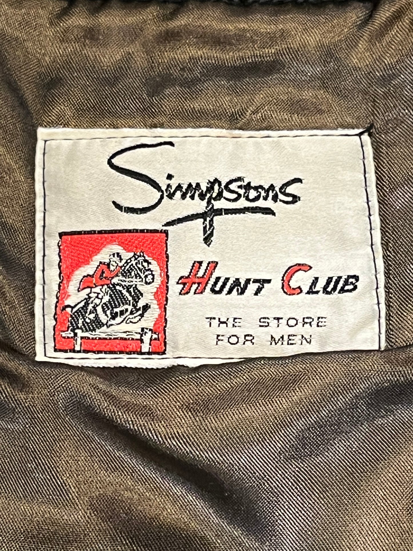 Rare Vintage Simpson’s Hunt Club 1950’s
brown trench coat with zip out wool blend lining, button closures and two front pockets.
Chest 45”