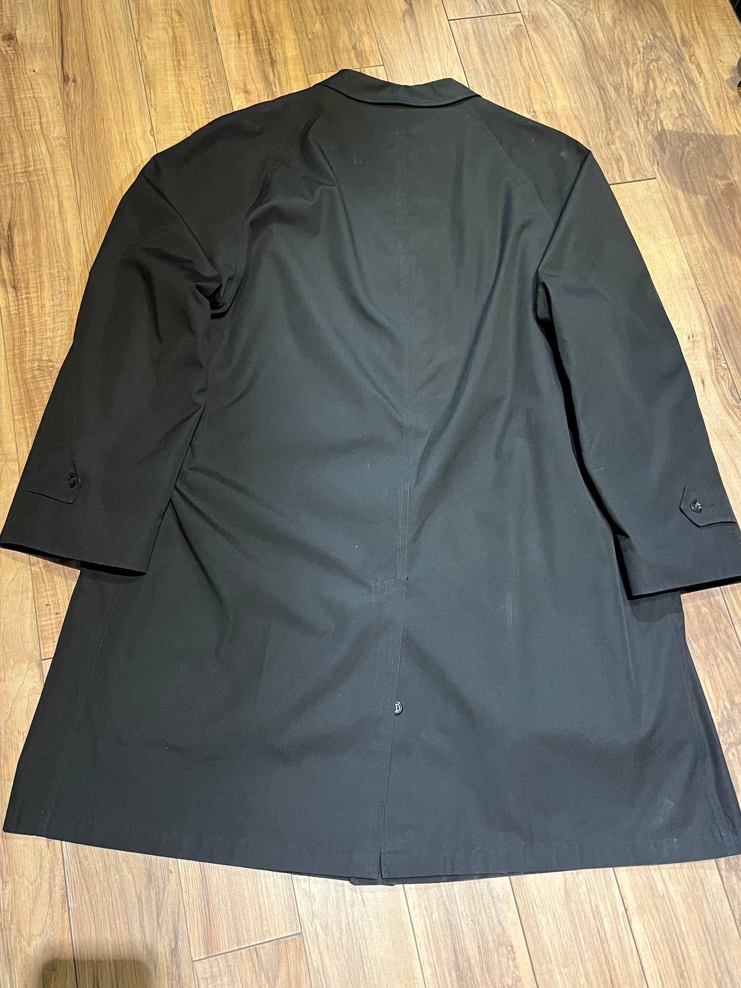Vintage 60’s NWOT Gleneagles Weatherproofs trench coat with Callapaca 100% alpaca wool lining, button closures and two front pockets.
Size 46