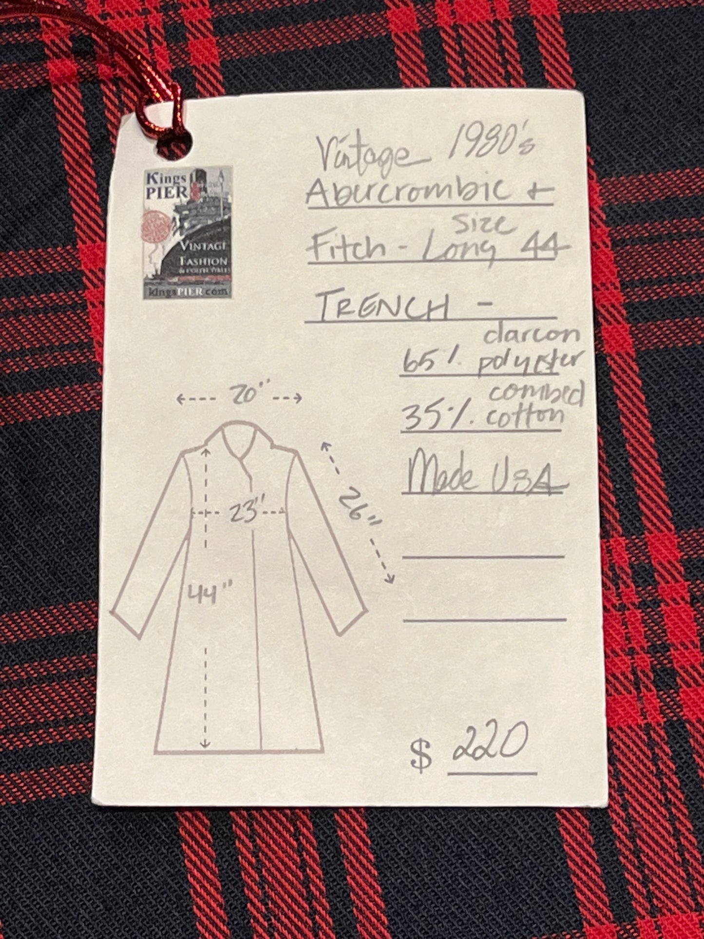 Vintage 80’s Abercrombie and Fitch black trench coat with 65% Darcon polyester/ 35% cotton shell, inner lining and two front pockets.
Union Made in USA
Size 44 Long