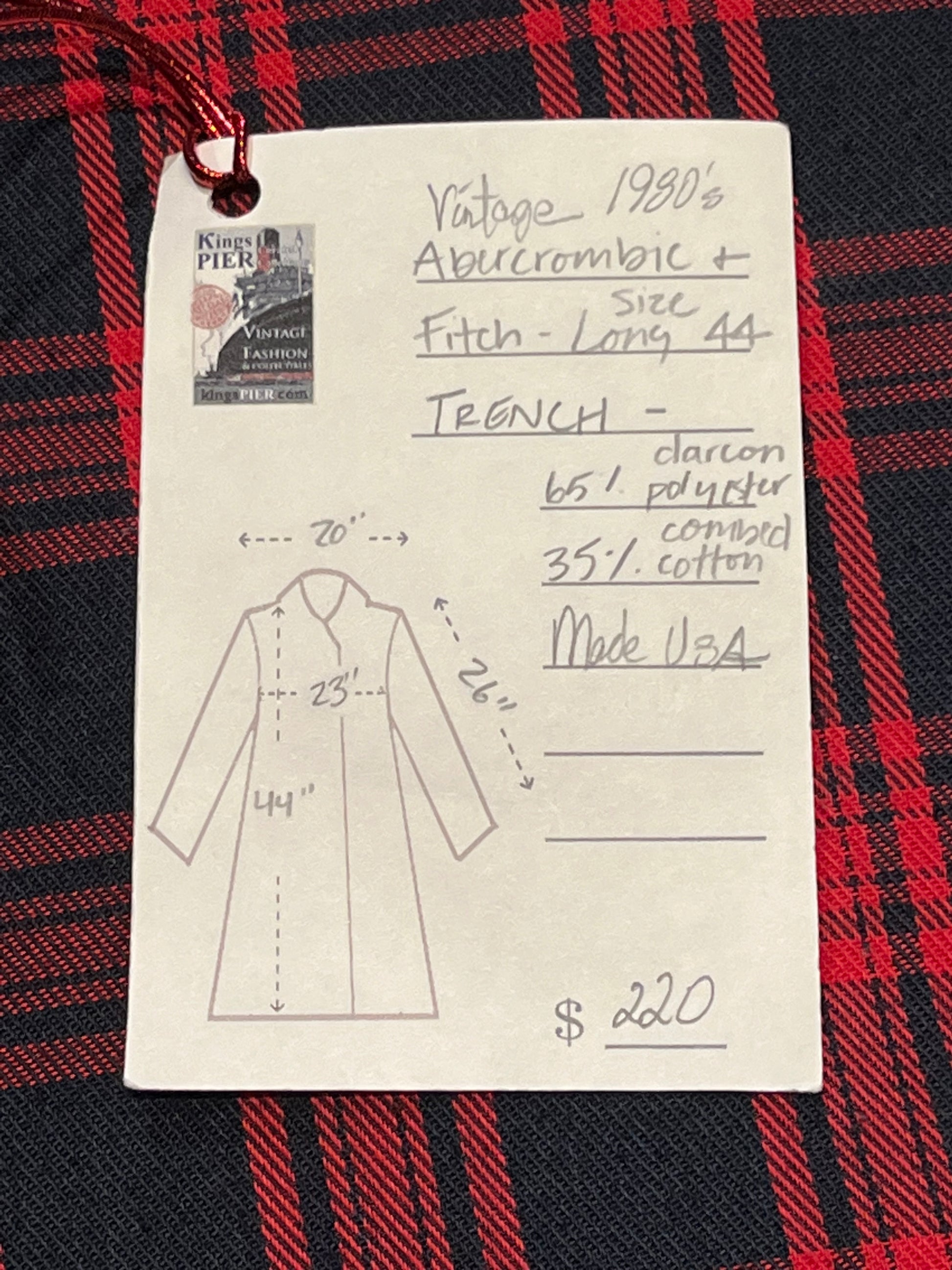 Vintage 80’s Abercrombie and Fitch black trench coat with 65% Darcon polyester/ 35% cotton shell, inner lining and two front pockets.
Union Made in USA
Size 44 Long