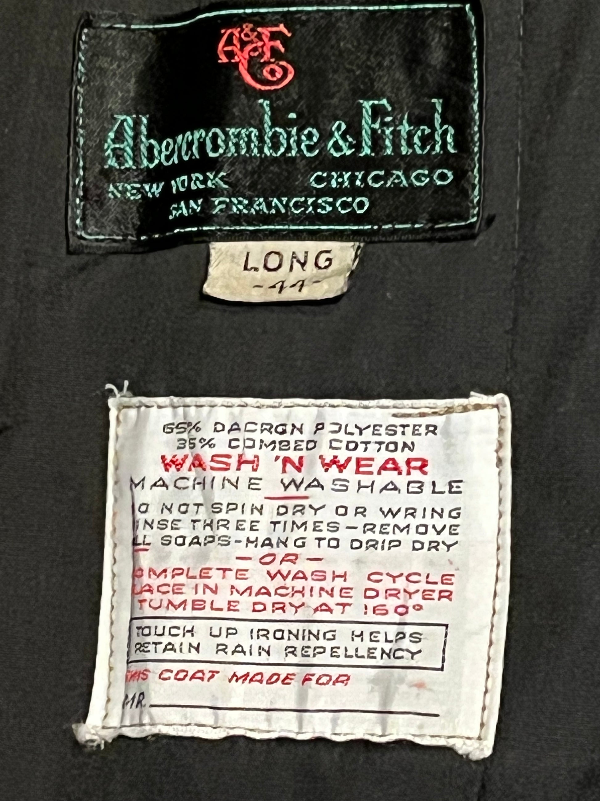 Vintage 80’s Abercrombie and Fitch black trench coat with 65% Darcon polyester/ 35% cotton shell, inner lining and two front pockets.
Union Made in USA
Size 44 Long