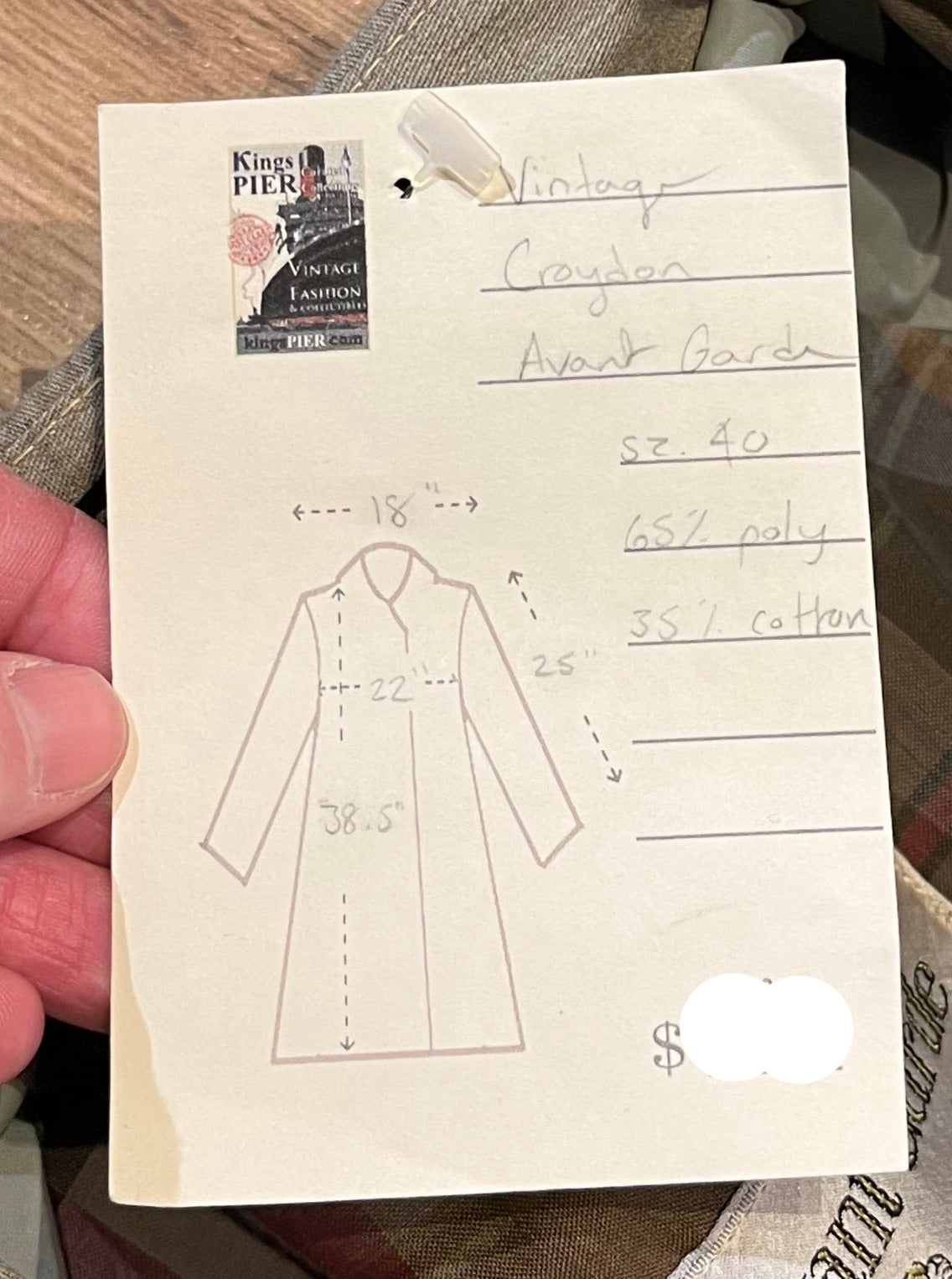Vintage Croydon Avant Garde Beige Trench Coat with Fortrel Shell (65% polyester/ 35% cotton), button closures and two front pockets.
Size 40