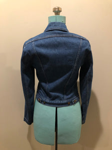Vintage Wrangler medium wash denim jacket with button closures, two flap pockets on the chest and two hand warmer pockets in the front.  100% cotton, made in Canada, size 32 - Kingspier Vintage