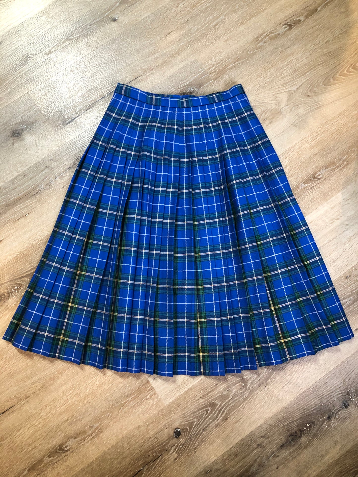 Kingspier Vintage - Bonda Nova Scotia tartan 100% wool kilt with fabric buttons and fringed over skirt. Made in Yarmouth, Nova Scotia, Canada. Size 12.