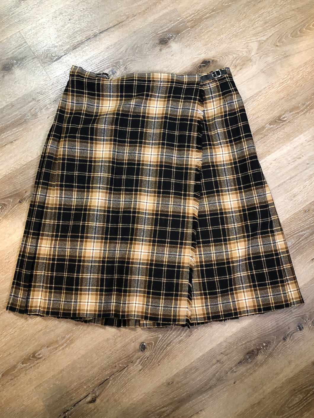 Kingspier Vintage - Pitlochry Knitwear black, white and brown plaid 100% wool kilt.