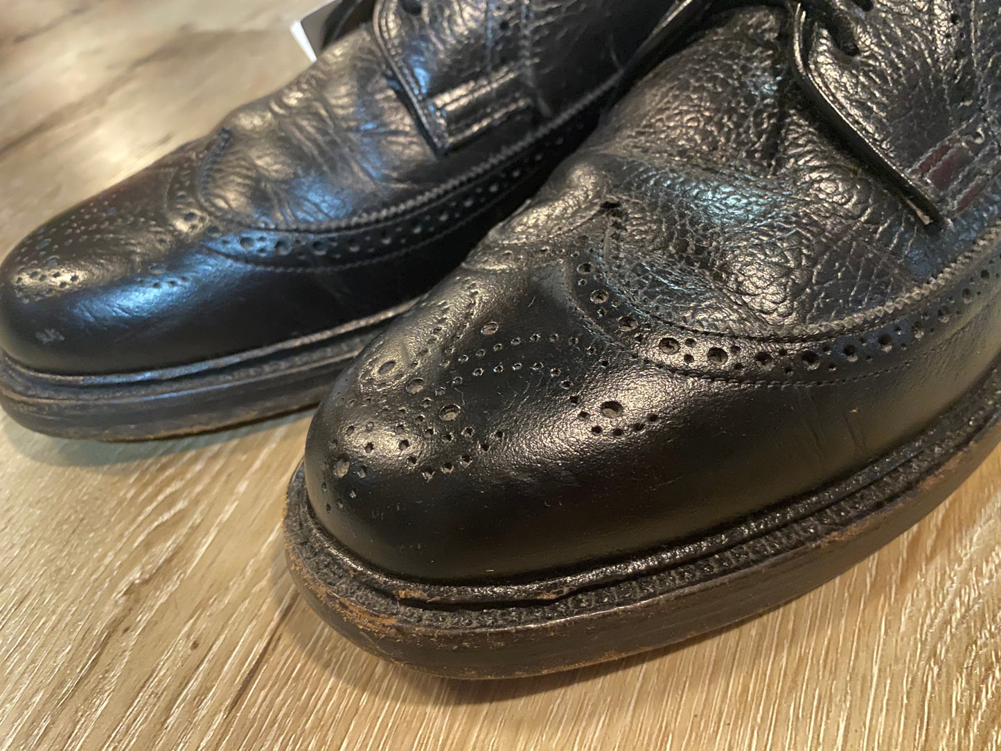 Kingspier Vintage - Black Full Brogue Wingtip Derbies by Hartt - Sizes: 8M 10W 41EURO, Canada’s Quality Shoemakers, Made in Canada, Leather Soles, Biltrite Rubber Heels
