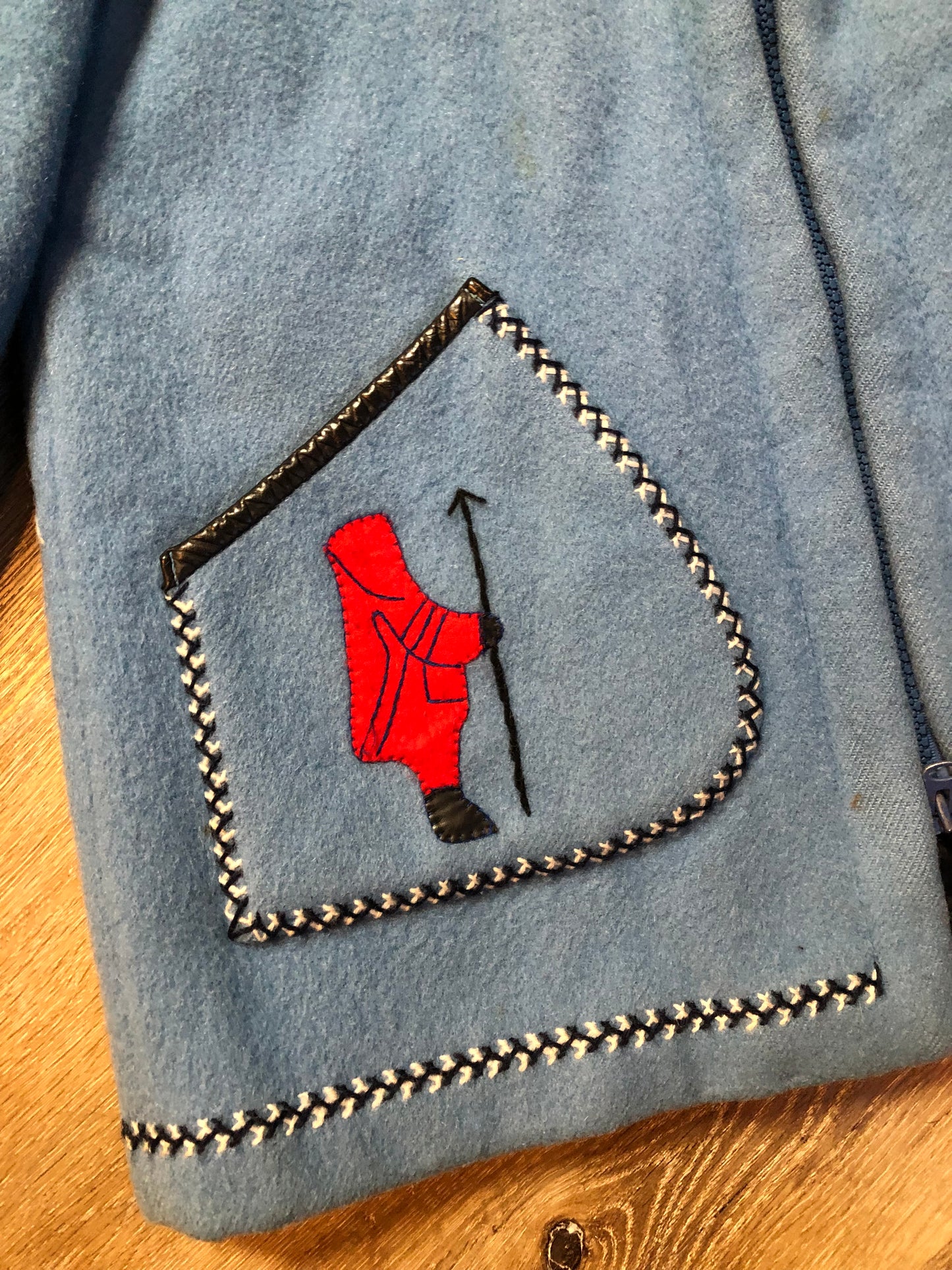 Vintage James Bay 100% pure wool northern parka in sky blue. This parka features a fur trimmed hood, zipper closure, patch pockets, quilted lining, storm cuffs, leather trim, embroidery details and a northern life design in felt applique. Made in Canada. Size 12 - Kingspier Vintage