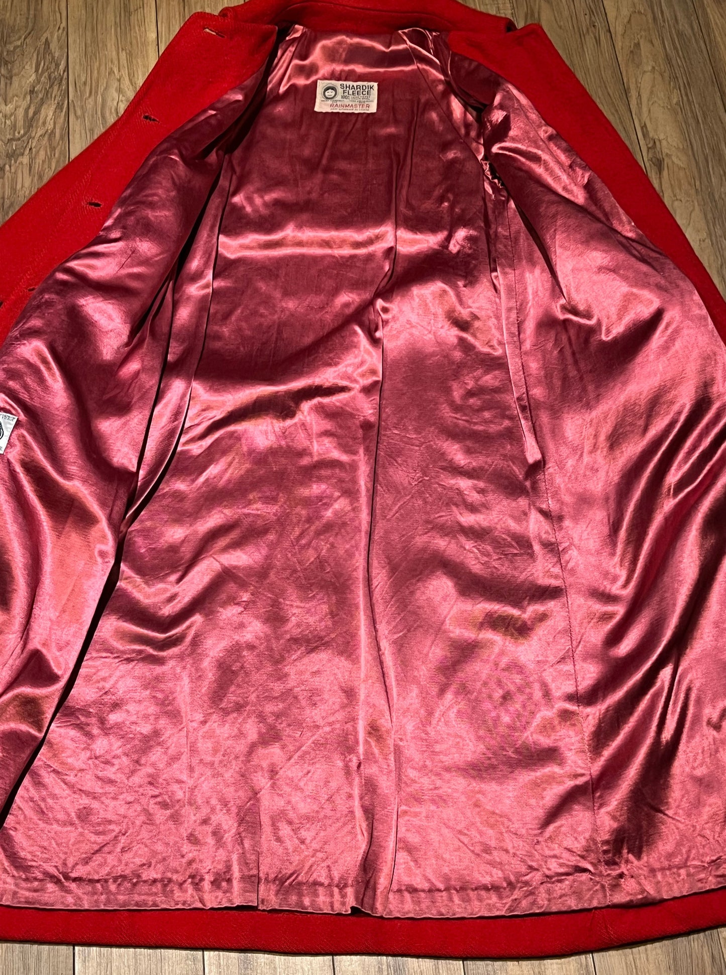 Vintage Shardik Fleece for Rainmaster red and black 100% pure virgin wool coat with belt, button closures, two front patch pockets and a satin lining.
Made in Canada
Chest 35”