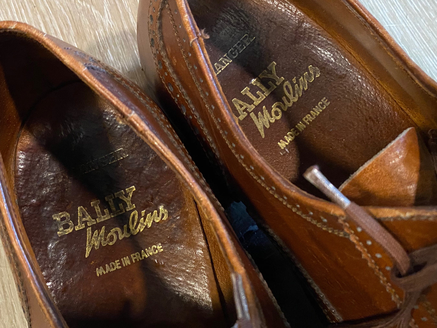 Kingspier Vintage - Brown Full Brogue Wingtip Balmoral Oxfords by Bally Moulins - Sizes: 10.5M 12.5W 43.5EURO, Made in France, Leather Soles, Half Rubber Heels