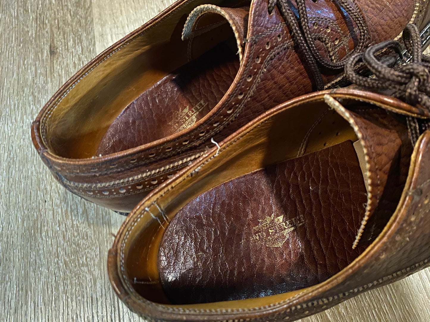 Kingspier Vintage - Brown Full Grain Leather Full Brogue Wingtip Derbies Dack's Bond Street, Sizes: 9.5M 11.5W 42.5EURO, Made in Canada, Leather Soles, Phillips Cushion No Mark Rubber Heels