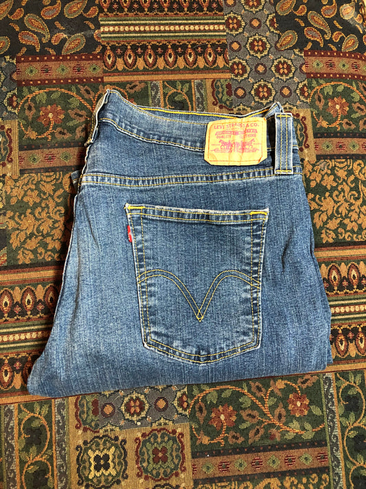 Vintage Levi’s Low Slouch Boot Cut Denim Jeans  Red tab  Low rise  Button fly  Boot cut leg.  93% Cotton/ 5% Polyester/ 2% Lycra  Medium wash  Made in Mexico - Kingspier Vintage
