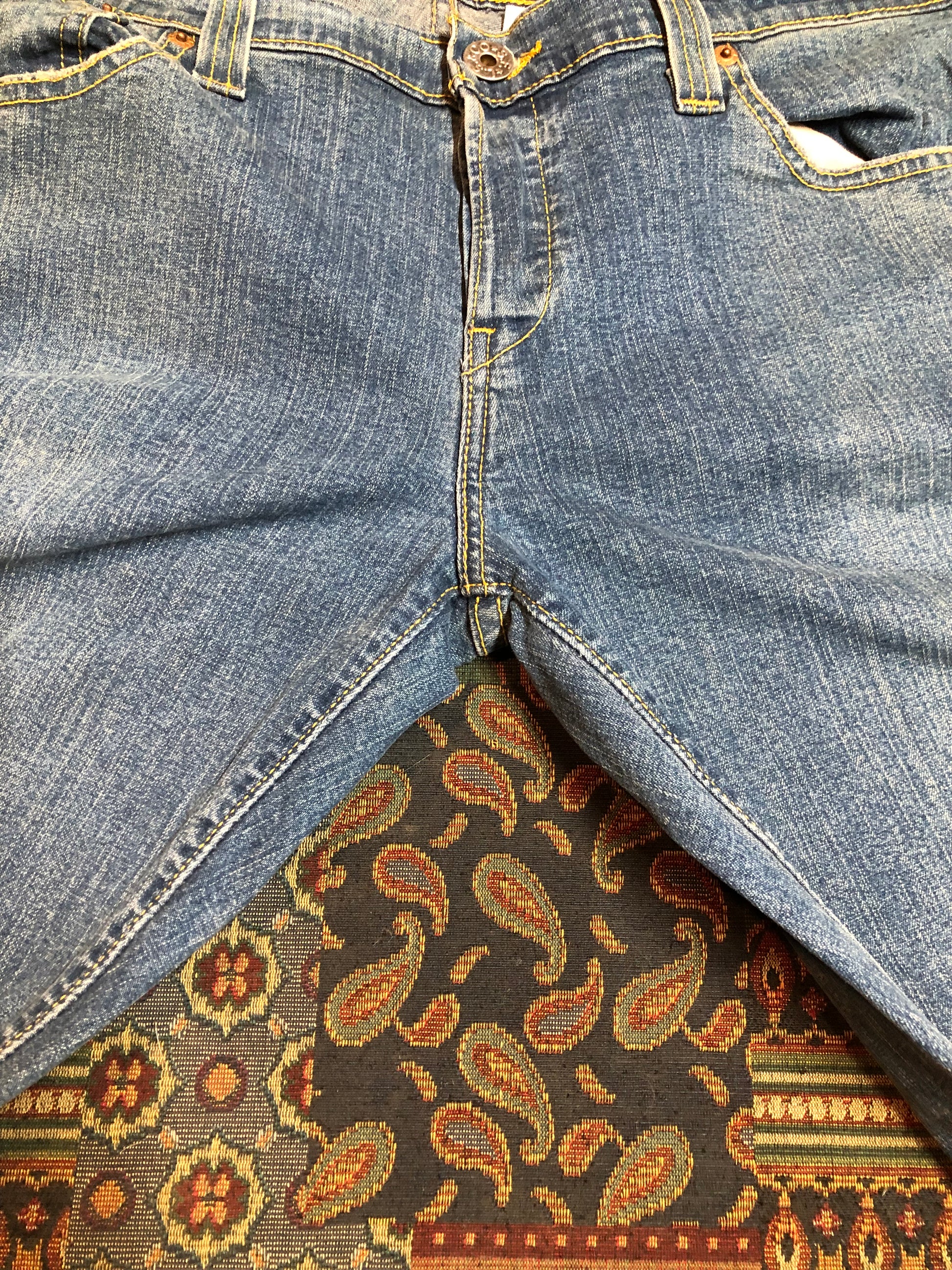 Vintage Levi’s Low Slouch Boot Cut Denim Jeans  Red tab  Low rise  Button fly  Boot cut leg.  93% Cotton/ 5% Polyester/ 2% Lycra  Medium wash  Made in Mexico - Kingspier Vintage