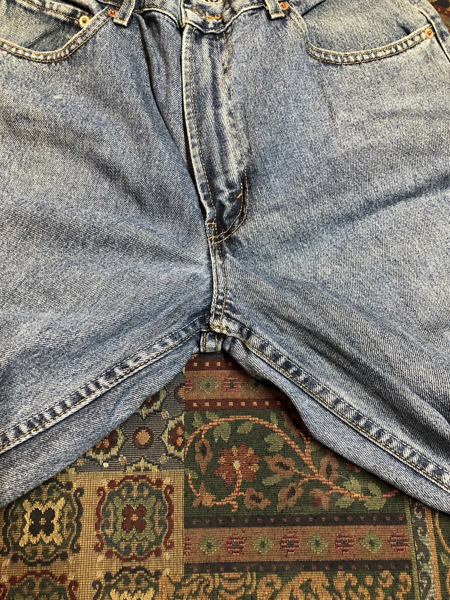 Levi’s 550 - 36”x30” Denim Jeans Relaxed fit Red tab High rise Button fly Tapered leg Lighter wash 100% cotton Made in Egypt - Kingspier Vintage