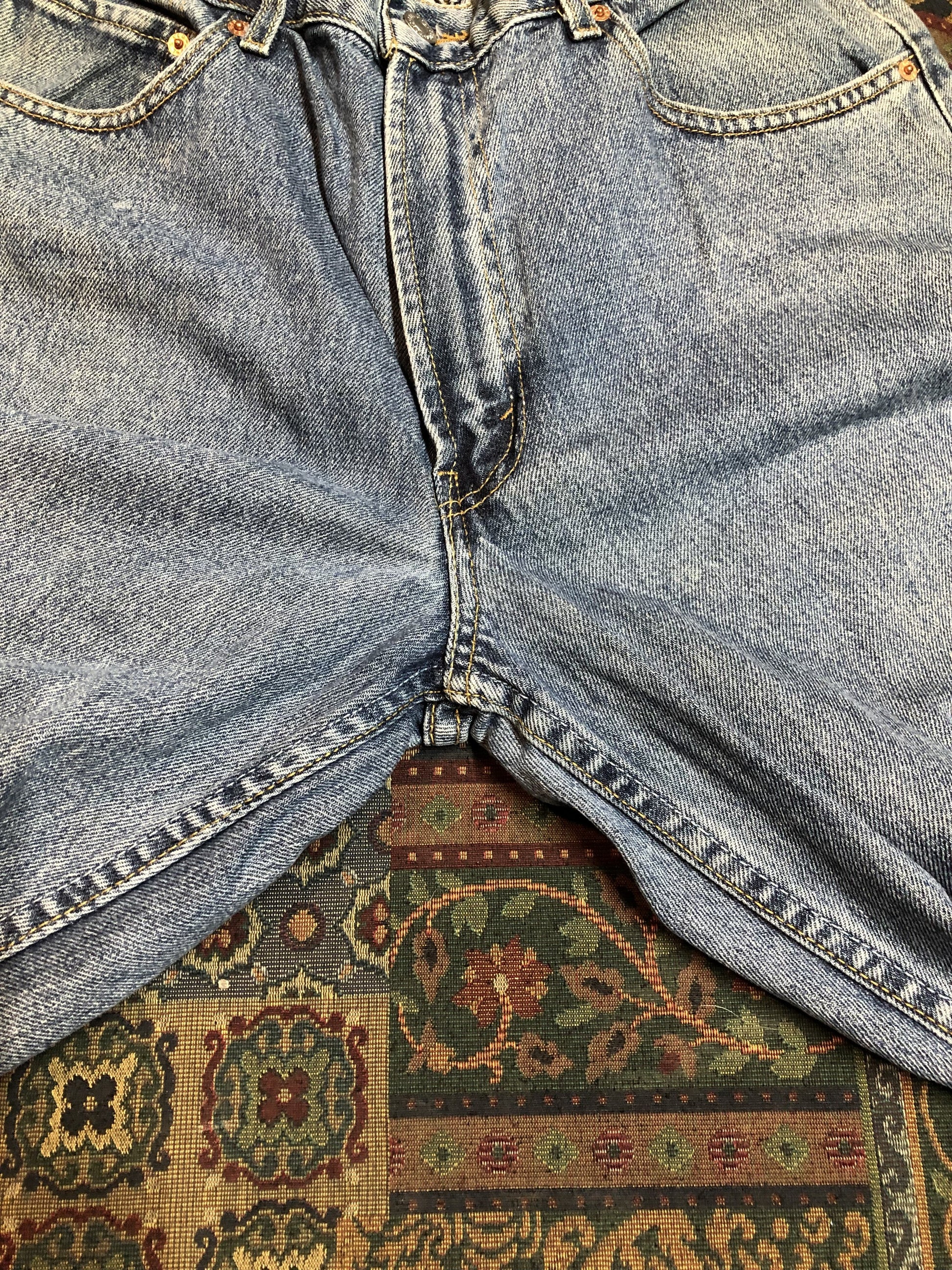 Levi’s 550 - 36”x30” Denim Jeans  Relaxed fit  Red tab  High rise  Button fly  Tapered leg  Lighter wash  100% cotton  Made in Egypt - Kingspier Vintage