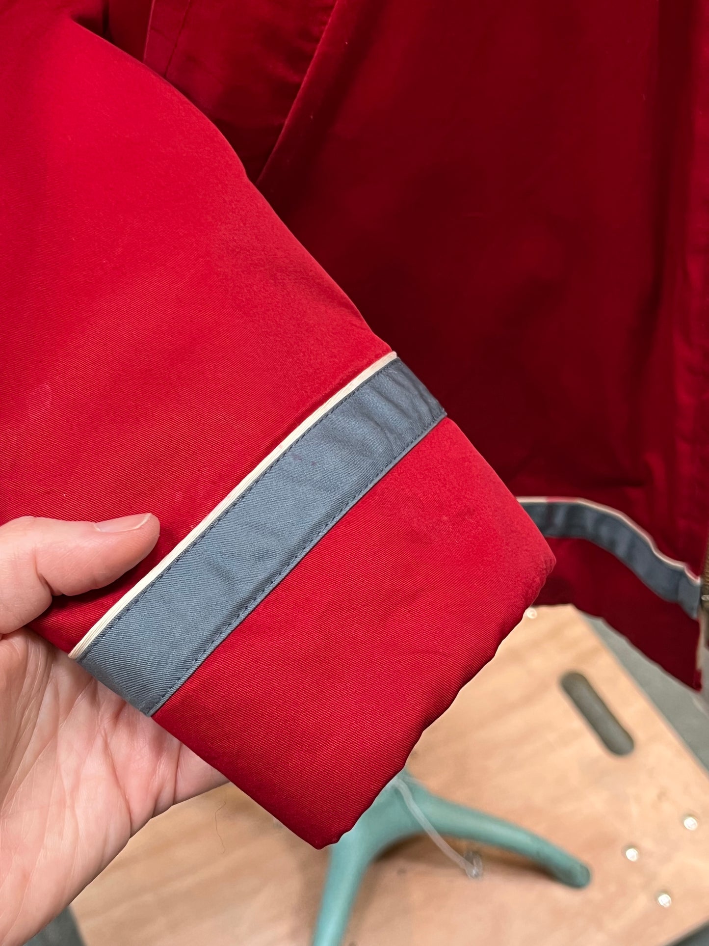 Vintage red northern parka with cotton shell, wool lining, zipper closure and two front pockets.
Chest 44”