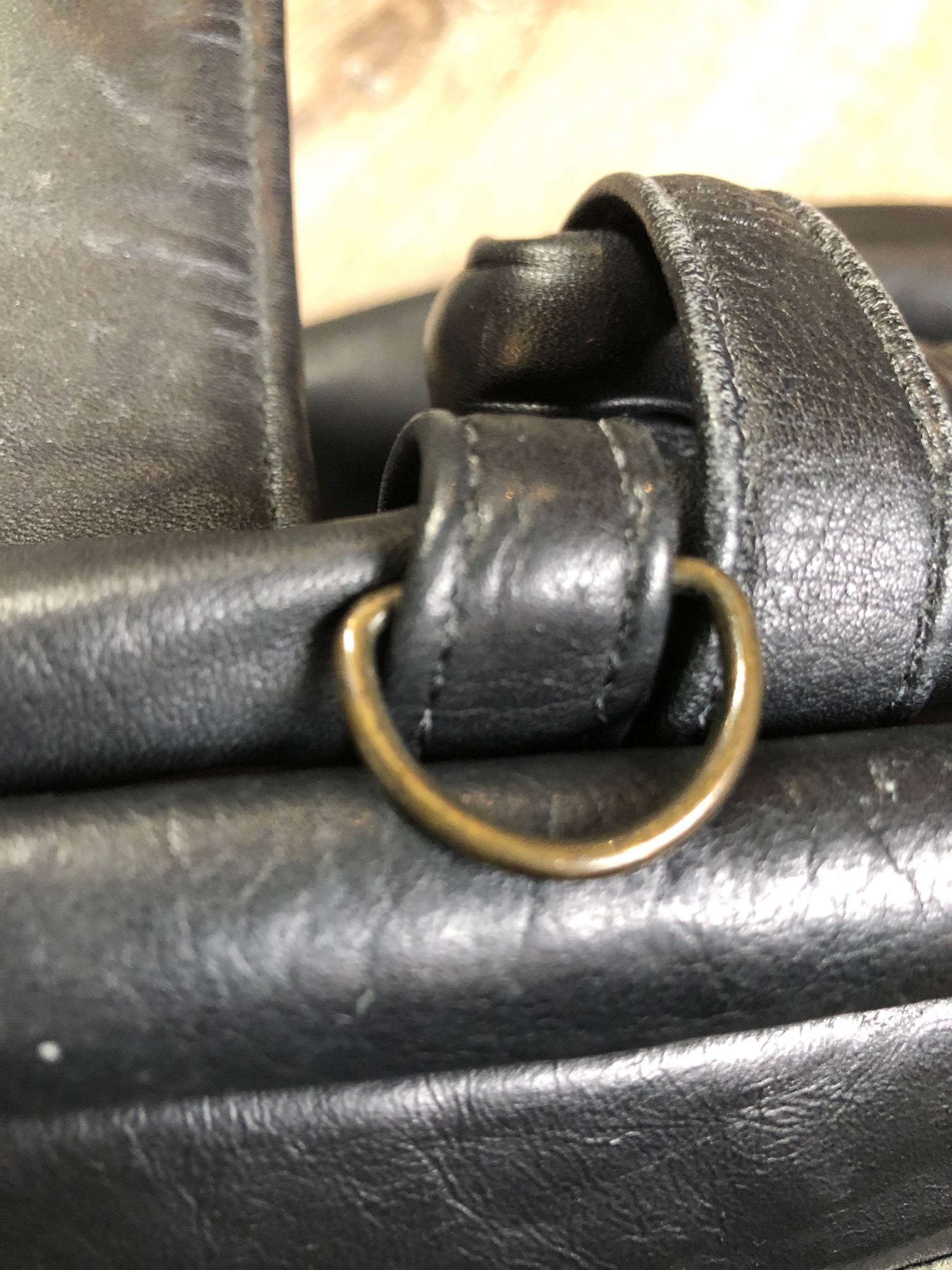 Kingspier Vintage - Upcycled leather bag with top handle, loops to attach a longer strap. (strap not included), snap closures, dinosaur and wooly mammoth design, a tassel and some other unique leather details.
Length - 18”
Width - 4”
Height - 13”
This bag is in great condition with some minor wear.