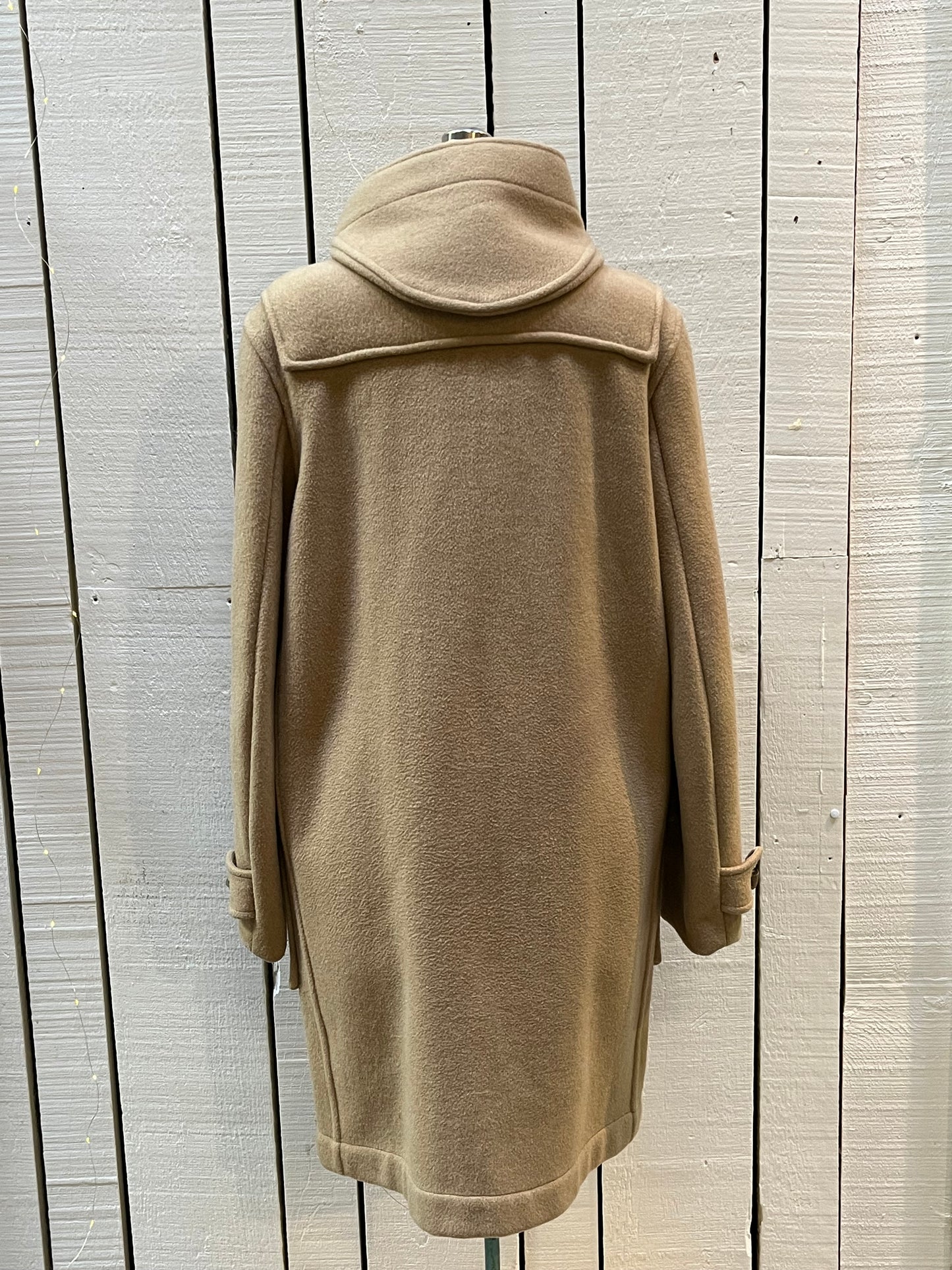 Vintage Gloverall tan duffle coat, with zipper and horn toggle closures, hood and two flap pockets.
80% wool/ 20% polyester
Made in England
Size 52