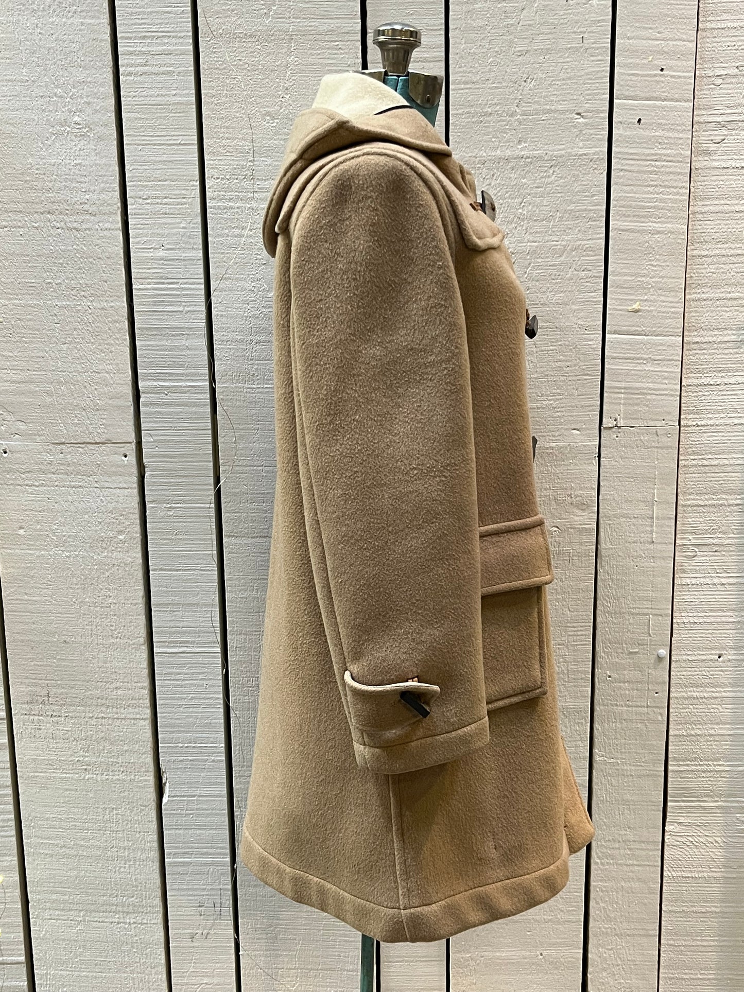 Vintage Gloverall tan duffle coat, with zipper and antler toggle closures, hood and two flap pockets.
80% wool/ 20% polyester
Made in England
Size 40