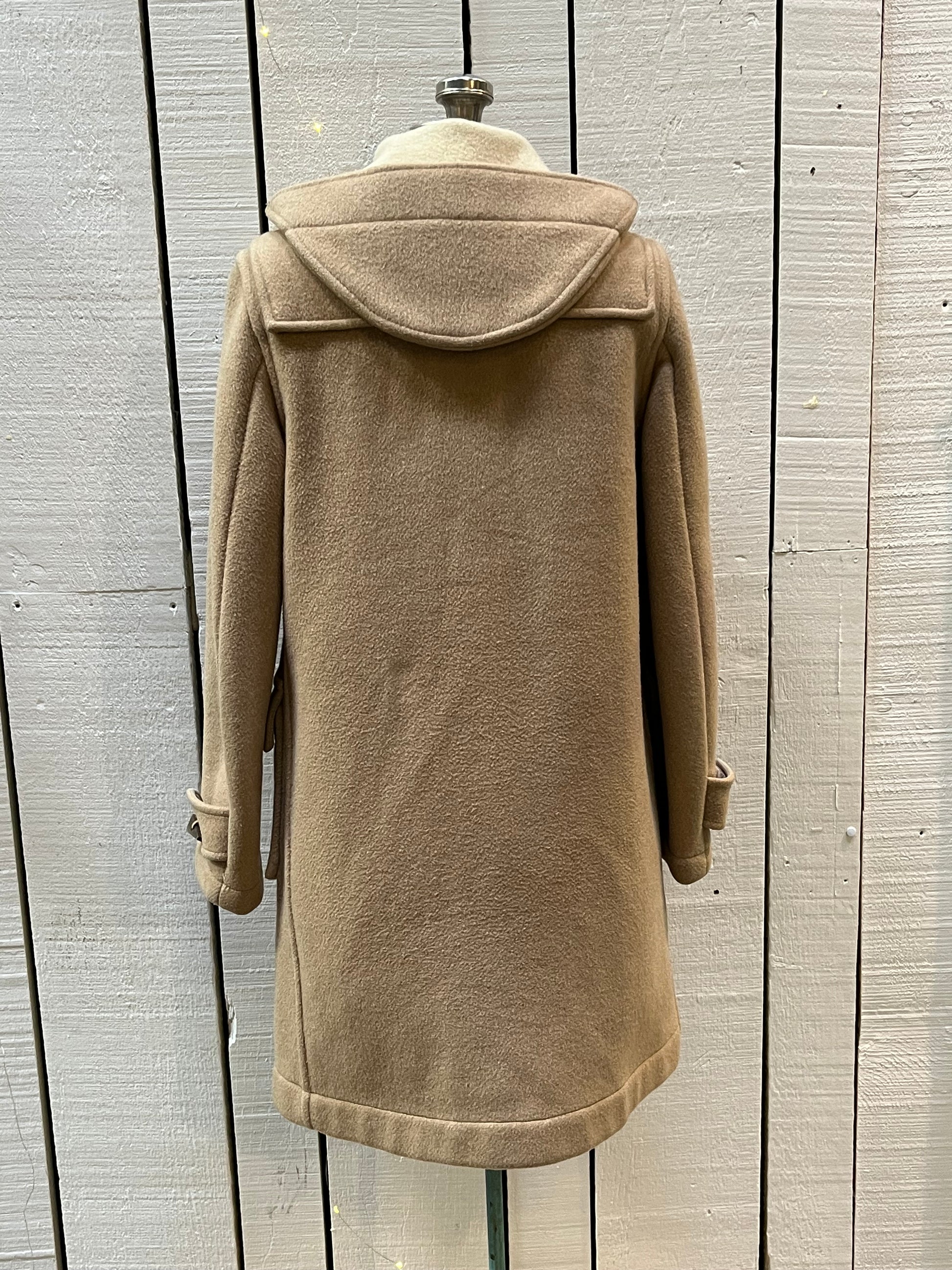 Vintage Gloverall tan duffle coat, with zipper and antler toggle closures, hood and two flap pockets.
80% wool/ 20% polyester
Made in England
Size 40