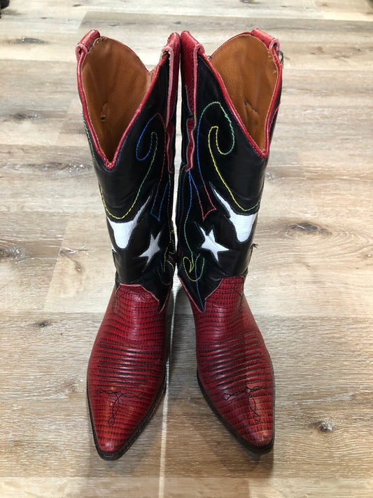 Kingspier Vintage - Nine West cowboy boots in black leather and red croc-embossed leather. The boot features a star motif with multi-coloured stitching.
Size 6 Womens
The leather uppers and soles are in excellent condition.
