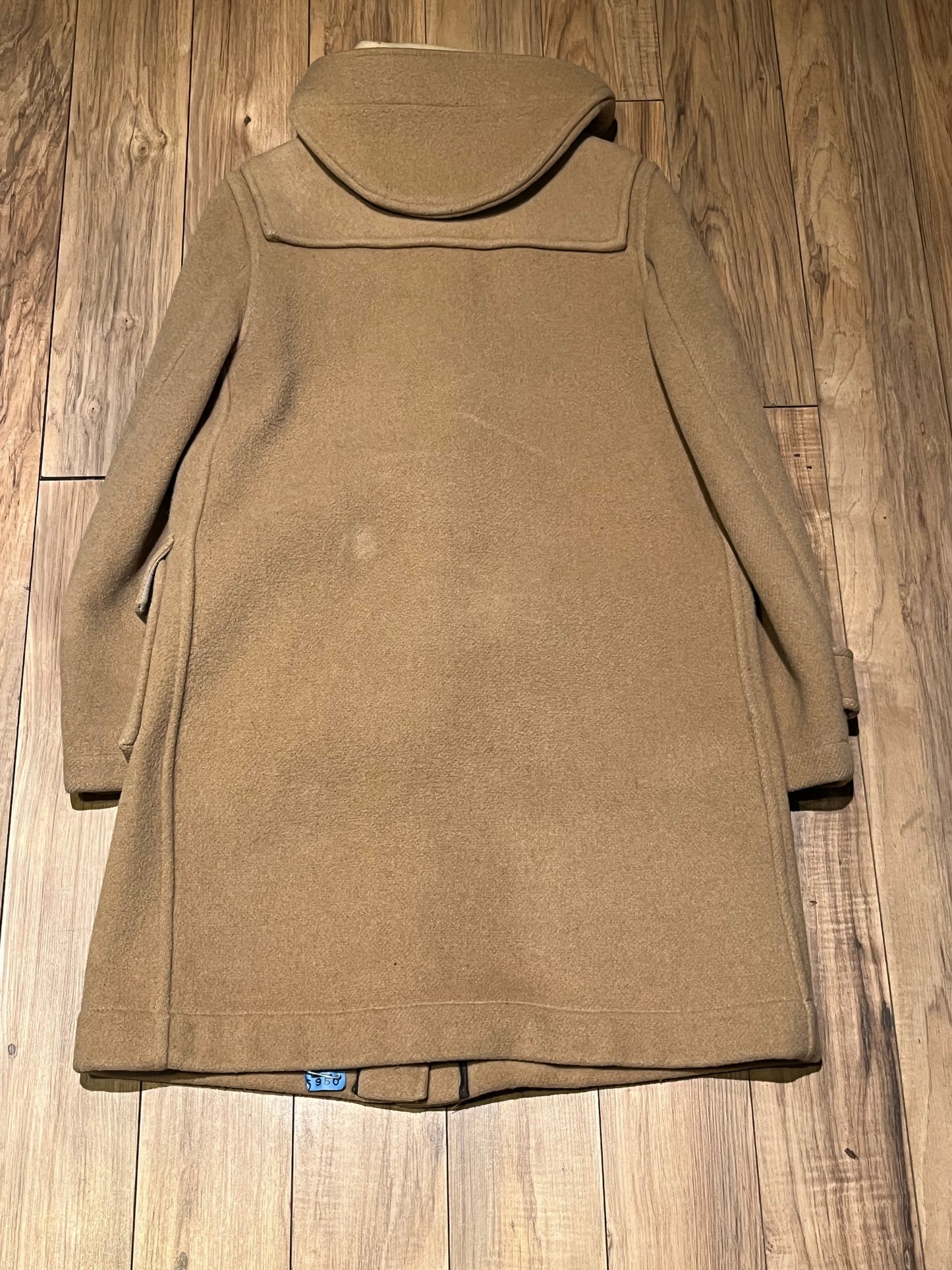 Vintage Gloverall tan duffle coat, with zipper and antler toggle closures, hood and two flap pockets.
80% wool/ 20% polyester
Made in England
Size 40