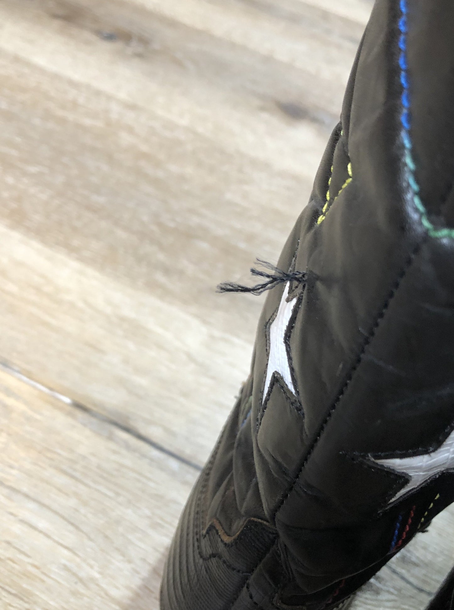 Kingspier Vintage - Nine West cowboy boots in black leather and black croc-embossed leather. The boot features a star motif with multi-coloured stitching.
Size 6.5 Womens
The leather uppers have a few loose threads in the stitching and soles are in great condition.