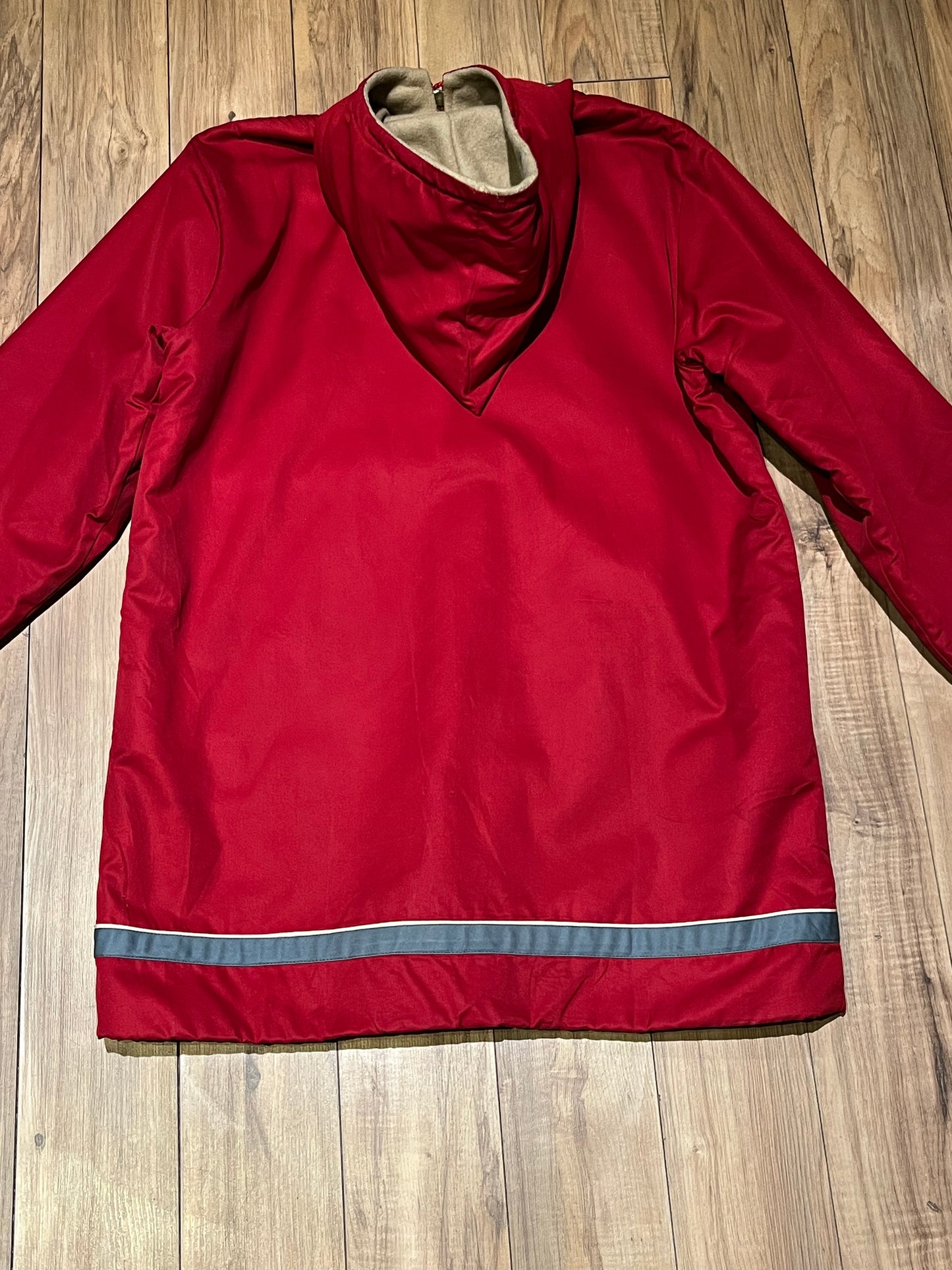 Vintage red northern parka with cotton shell, wool lining, zipper closure and two front pockets.
Chest 44”