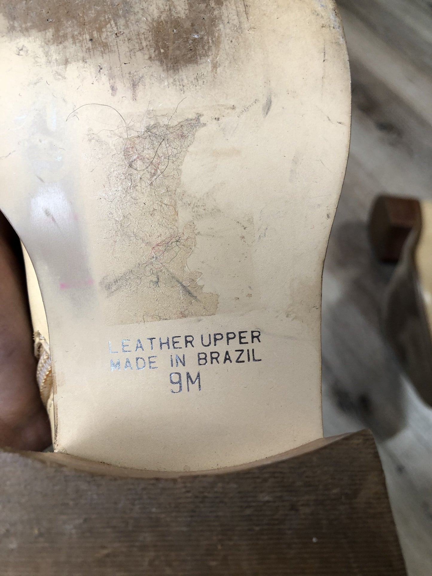 Kingspier Vintage - Baci leather cowboy style ankle boot in beige with 2” heel and side zipper. Made in Brazil.
Size 9 Womens
The leather uppers and soles are in great condition with some scuffing.