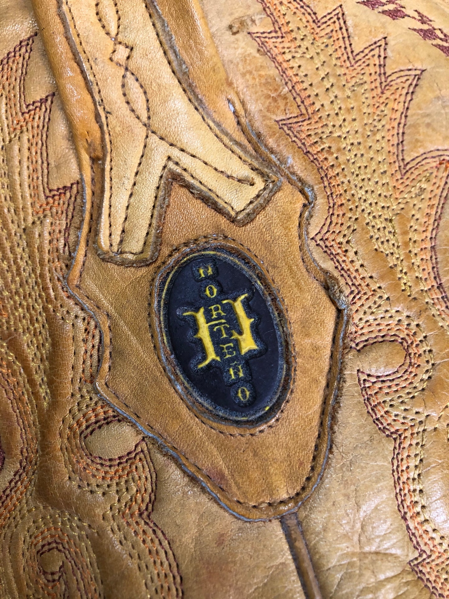 Kingspier Vintage - Norteno tan ostrich leather cowboy boots with decorative stitching, Norteno logo on the sides. Made in the USA.
Size 28.5 Womens
The leather uppers and soles are in good condition with some general wear all over.