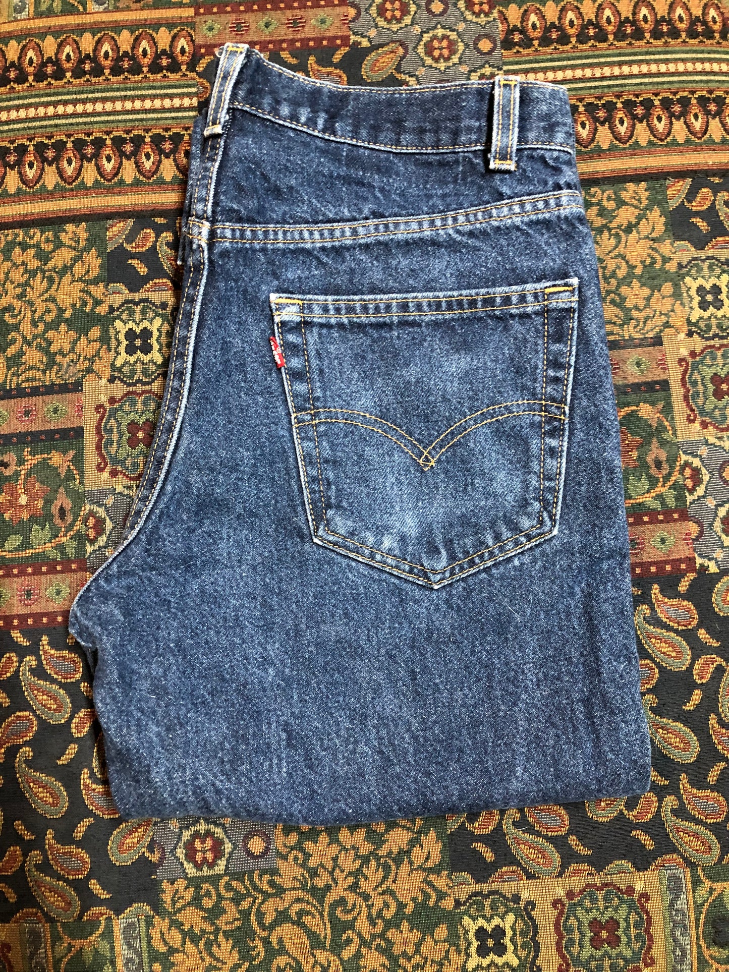 Levi’s 517 Denim Jeans - 33”x26.5” Vintage Red Tab High rise Zip fly Boot cut leg 100% Cotton Medium Wash Button stamp “512” Tagged at 33x34 Professionally hemmed at 26,5” Made in USA - Kingspier Vintage