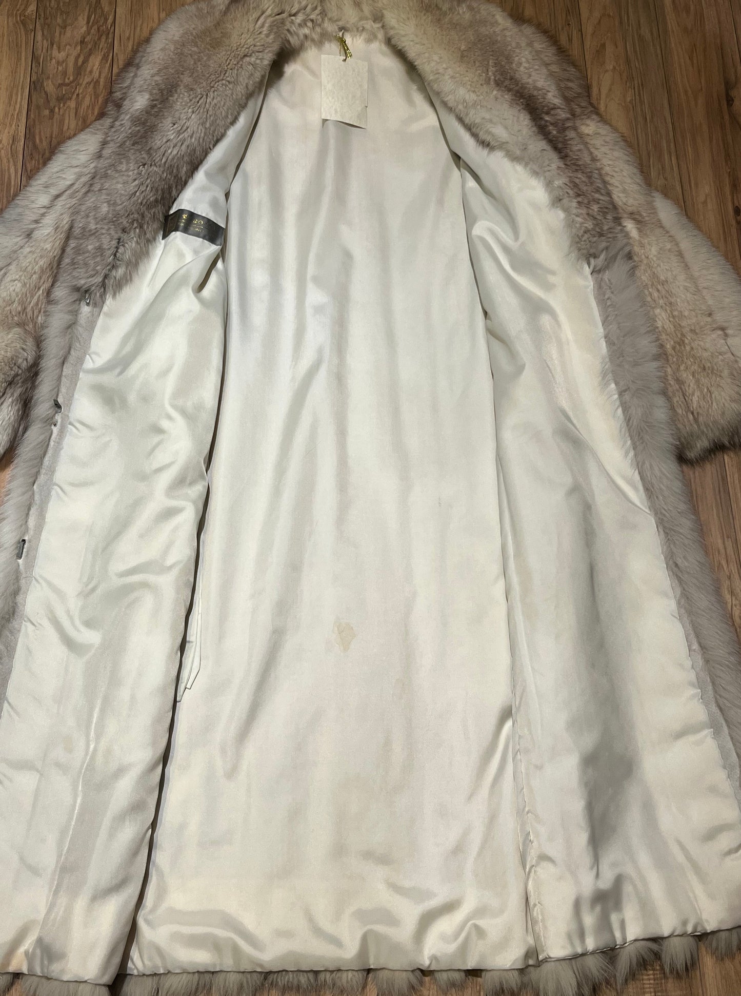 Vintage Saga Fox Royal Genuine Blue Fox Fur Coat with hook and eye closures and two front pockets.
Size 10