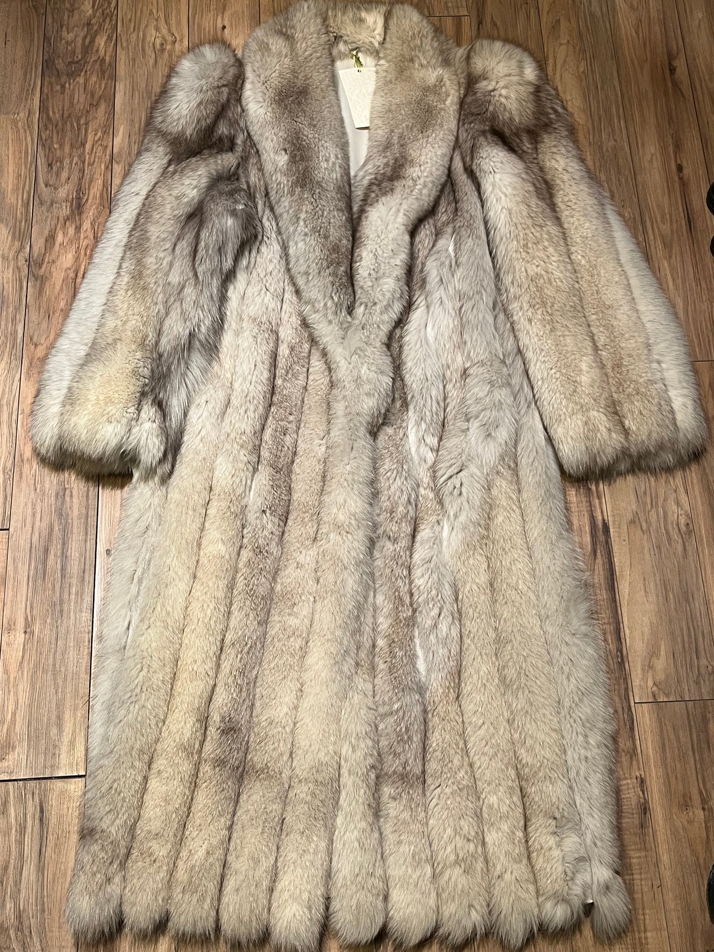 Vintage Saga Fox Royal Genuine Blue Fox Fur Coat with hook and eye closures and two front pockets.
Size 10