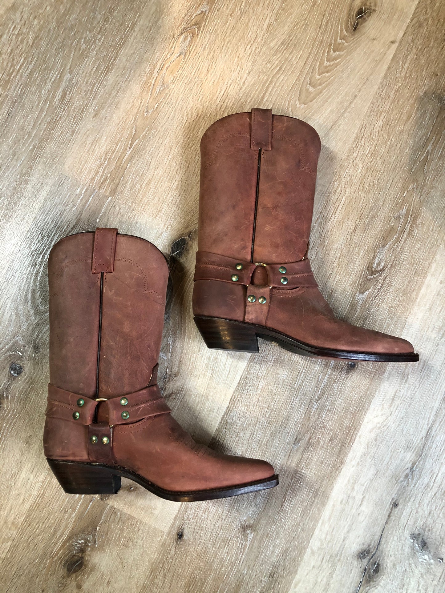 Kingspier Vintage - Double H brown leather motorcycle boots.
Size 8.5 Mens
The uppers and soles are in excellent condition, as new.
