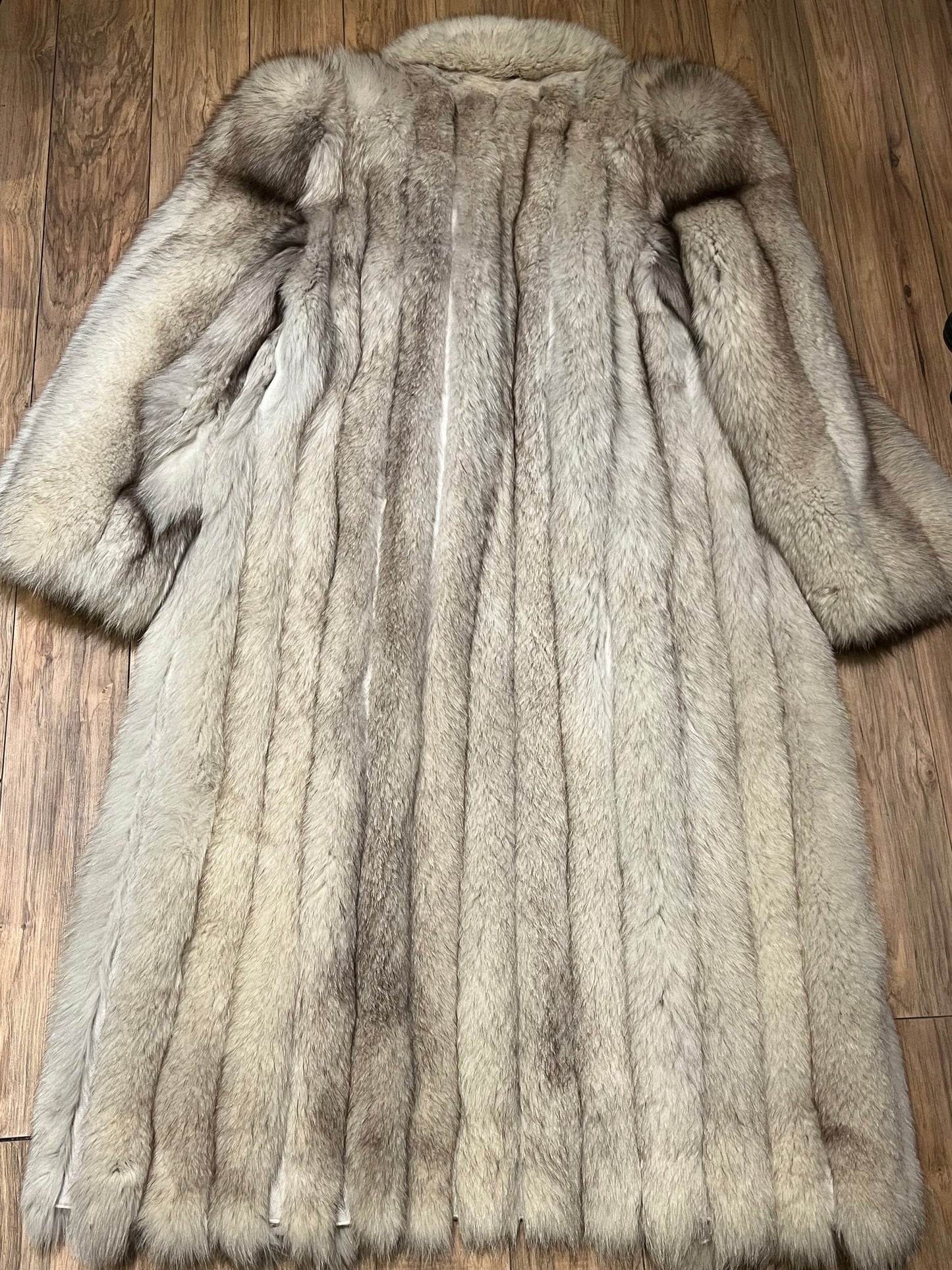 Vintage Saga Fox Royal Genuine Blue Fox Fur Coat with hook and eye closures and two front pockets.
Size 10