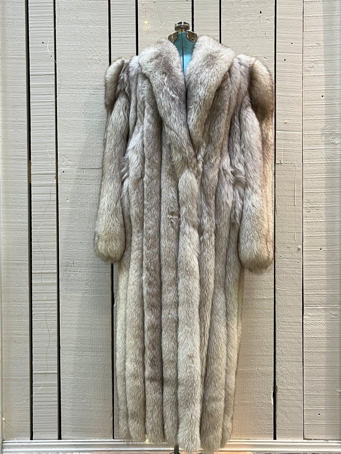 Vintage Saga Fox Royal Genuine Blue Fox Fur Coat with hook and eye closures and two front pockets.
Size 10
