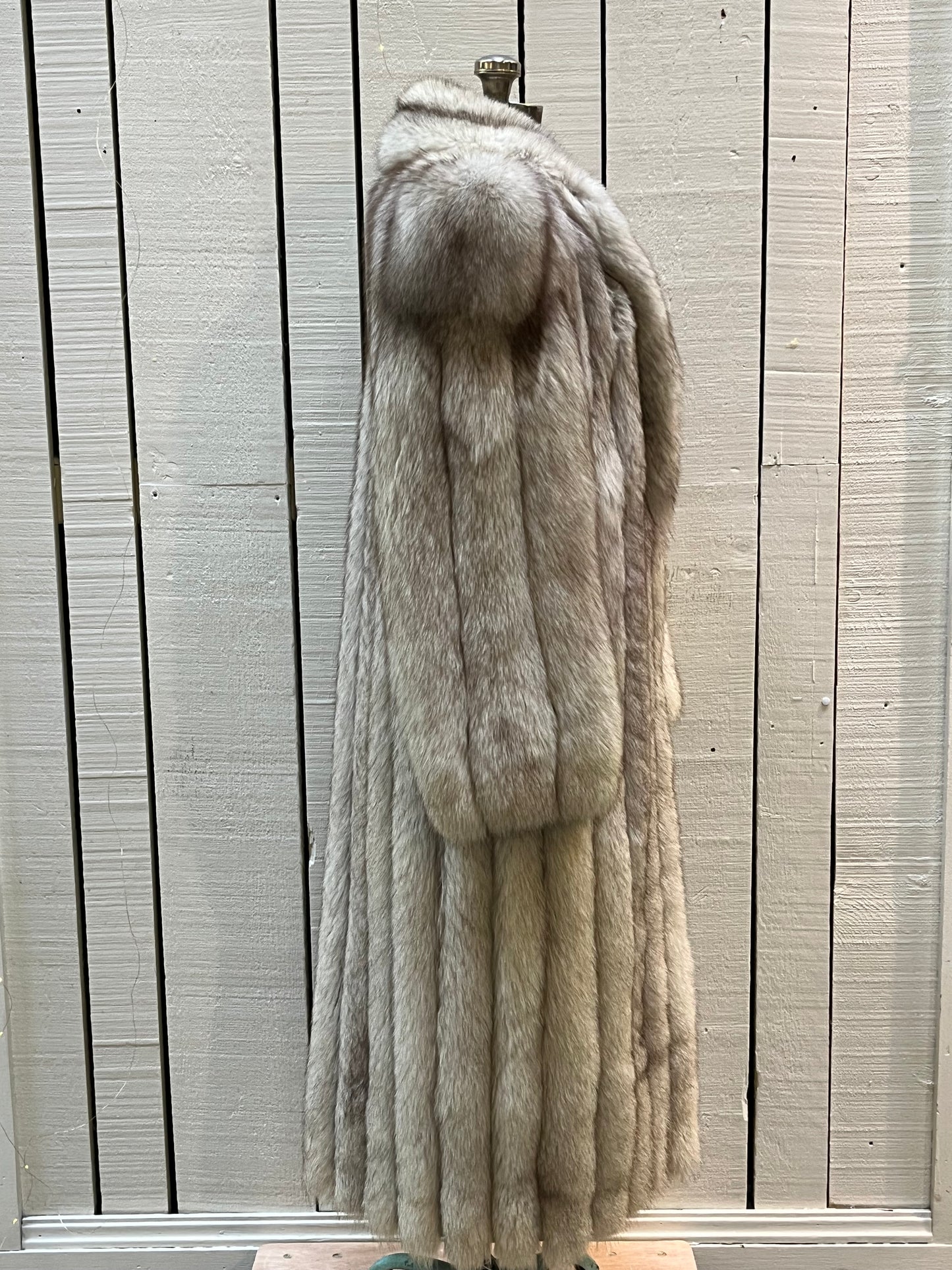 Vintage Saga Fox Royal Genuine Blue Fox Fur Coat with hook and eye closures and two front pockets.
Size 10