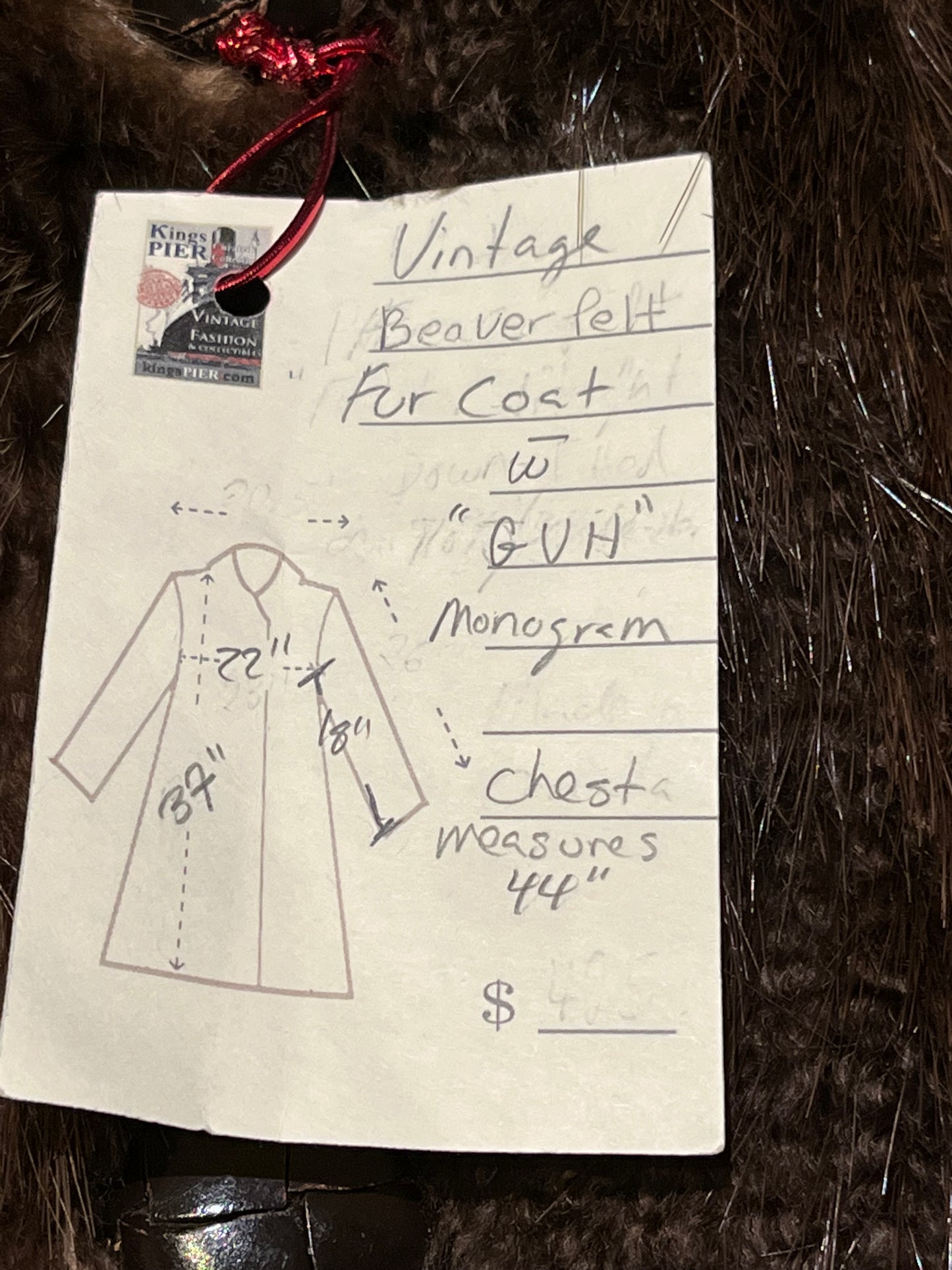 Vintage beaver felt fur coat with leather buttons, two front pockets, one inside pockets, a satin lining and a GVH monogram.
Chest 44”