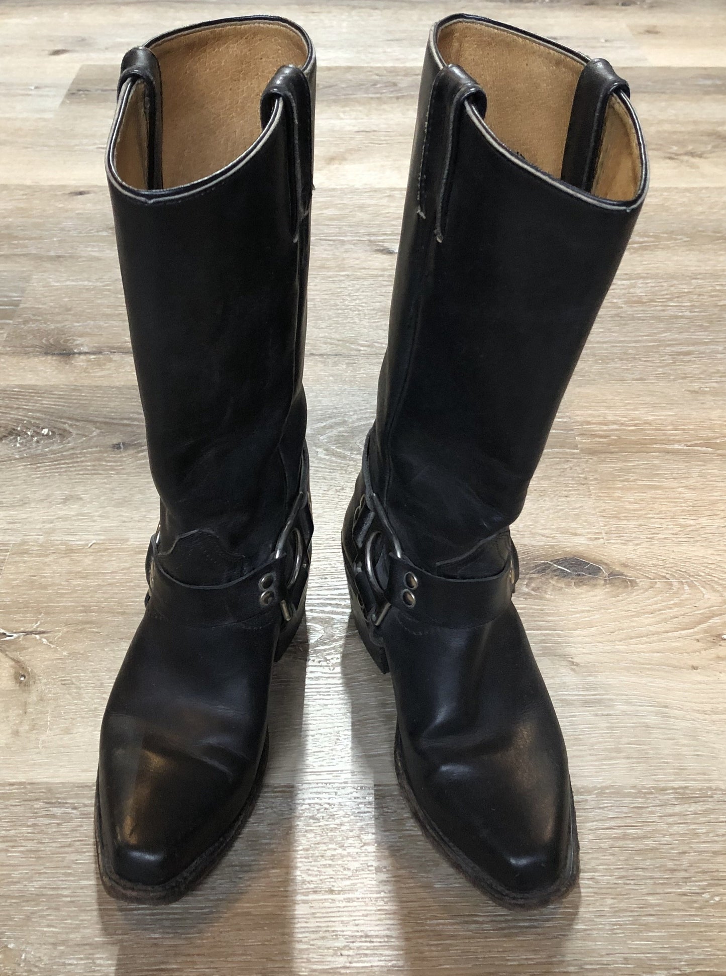 Kingspier Vintage - Vintage Black Boulet Motorcycle Boots with Vibram soles. Made in Canada.
Size 5 Womens
The uppers and soles are in excellent condition.