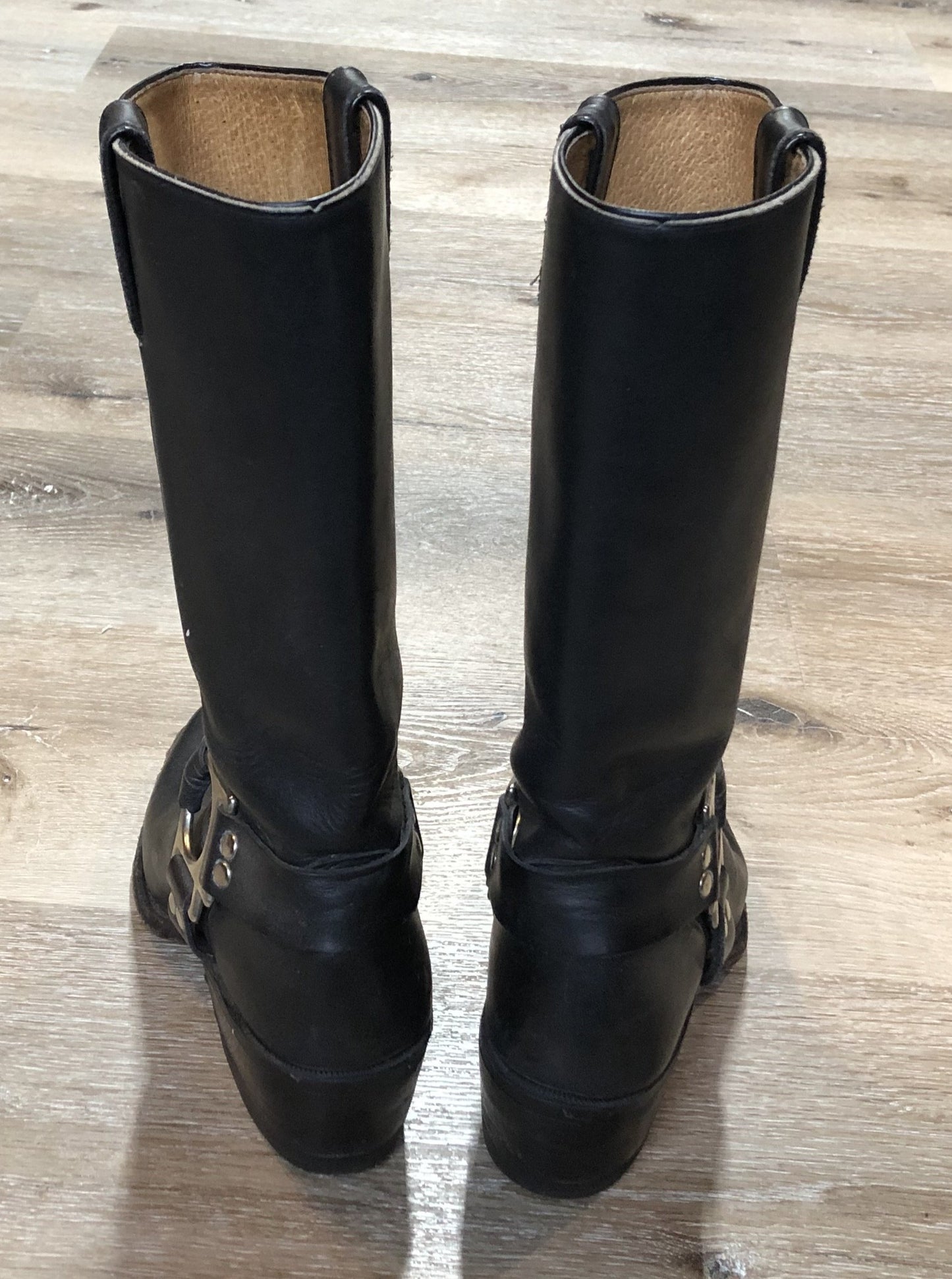 Kingspier Vintage - Vintage Black Boulet Motorcycle Boots with Vibram soles. Made in Canada.
Size 5 Womens
The uppers and soles are in excellent condition.