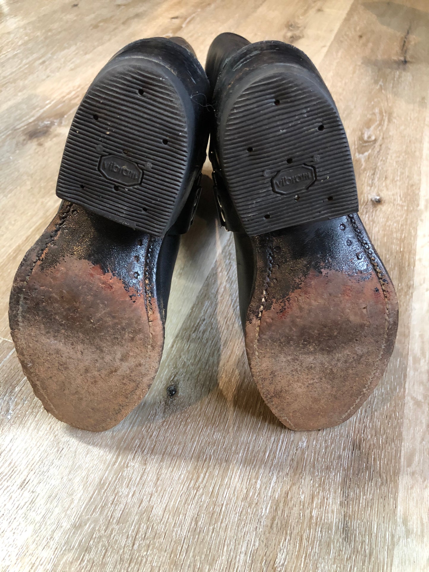 Kingspier Vintage - Vintage Black Boulet Motorcycle Boots with Vibram soles. Made in Canada.
Size 5 Womens
The uppers and soles are in excellent condition.