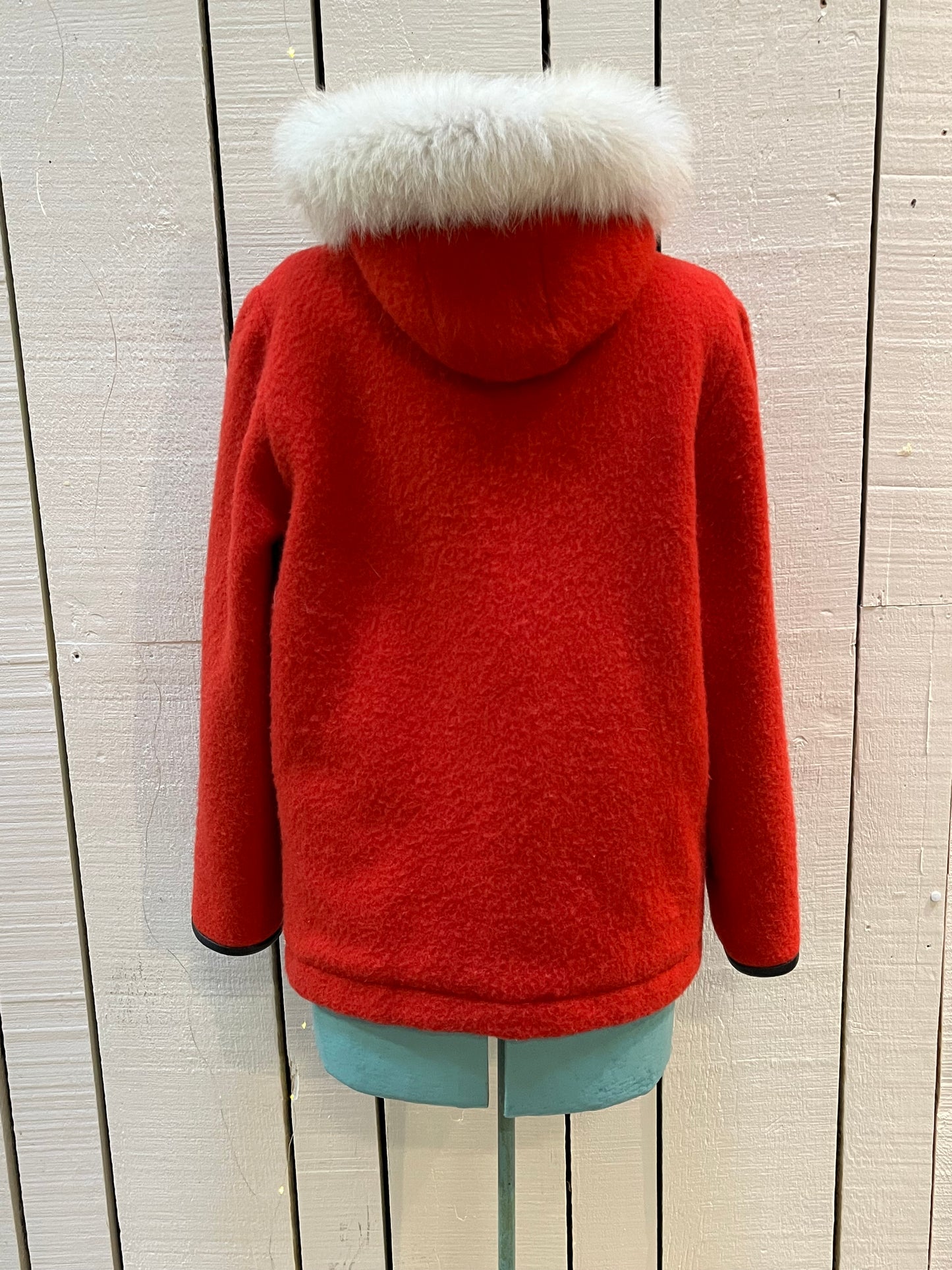 Vintage James Bay 100% pure virgin wool red northern parka with white fur trimmed hood, zipper and snap closures, two zip front pockets, drawstring at the waist, leather trimmed cuffs, a quilted lining and felt applique details.
Made in Canada
Chest 40”
