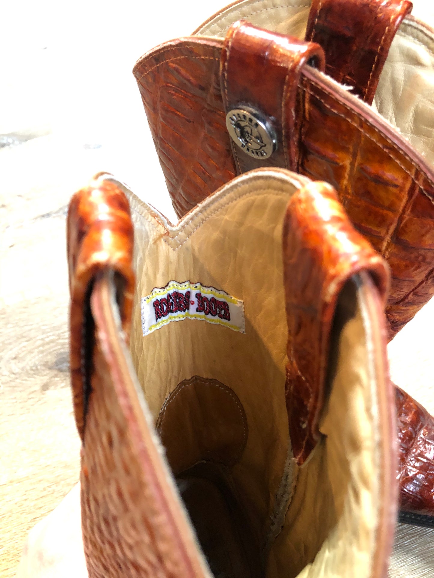 Kingspier Vintage - Rogers reptile skin cowboy boots with pointed toe and leather soles.
Size 6 Mens
The uppers and soles are in good condition with some overall wear.