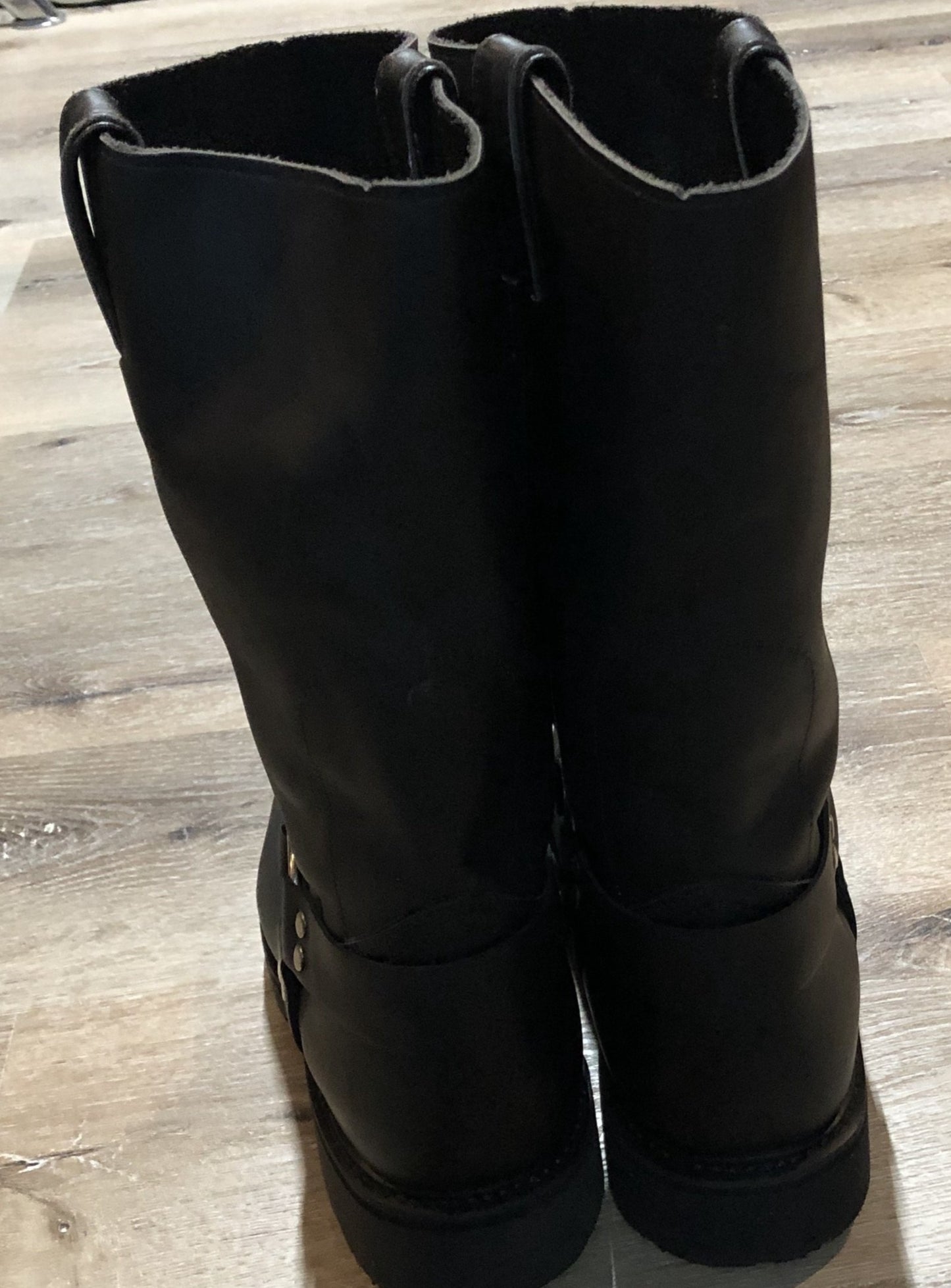Kingspier Vintage - Boulet black motorcycle boots with harness strap and rounded toe. Made in Canada.
Size 9 Mens
The uppers and soles are in excellent condition.