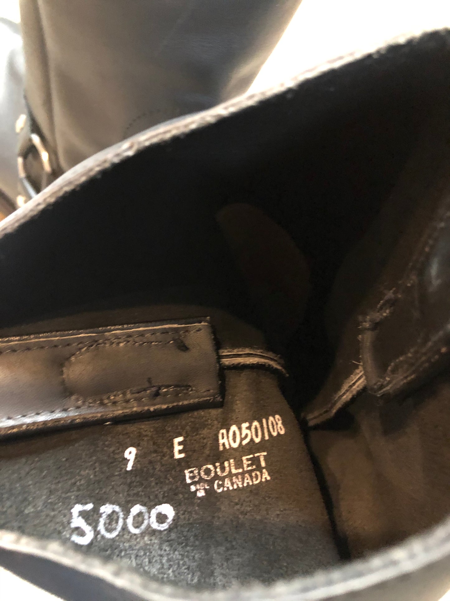 Kingspier Vintage - Boulet black motorcycle boots with harness strap and rounded toe. Made in Canada.
Size 9 Mens
The uppers and soles are in excellent condition.
