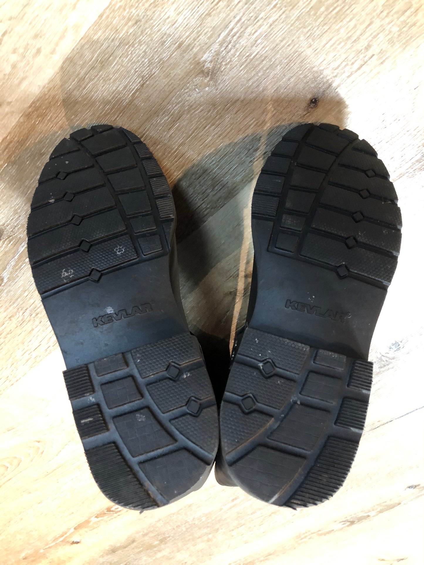Kingspier Vintage - Boulet black motorcycle boots with harness strap and rounded toe. Made in Canada.
Size 9 Mens
The uppers and soles are in excellent condition.