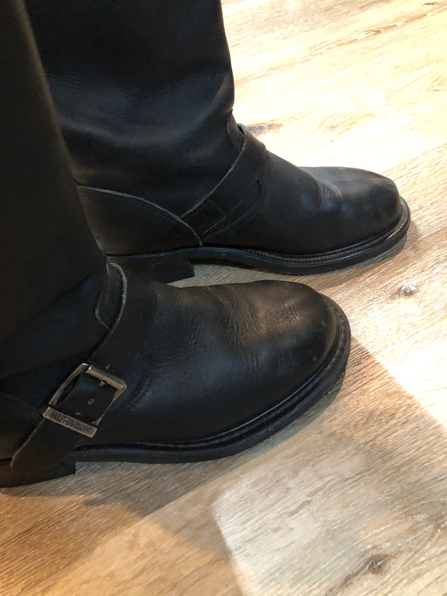 Kingspier Vintage - Harley Davidson black motorcycle boots with harness detail and large Harley Davidson and bald eagle emblem on each outer side of the boot. Boots are in good condition with some over all wear.