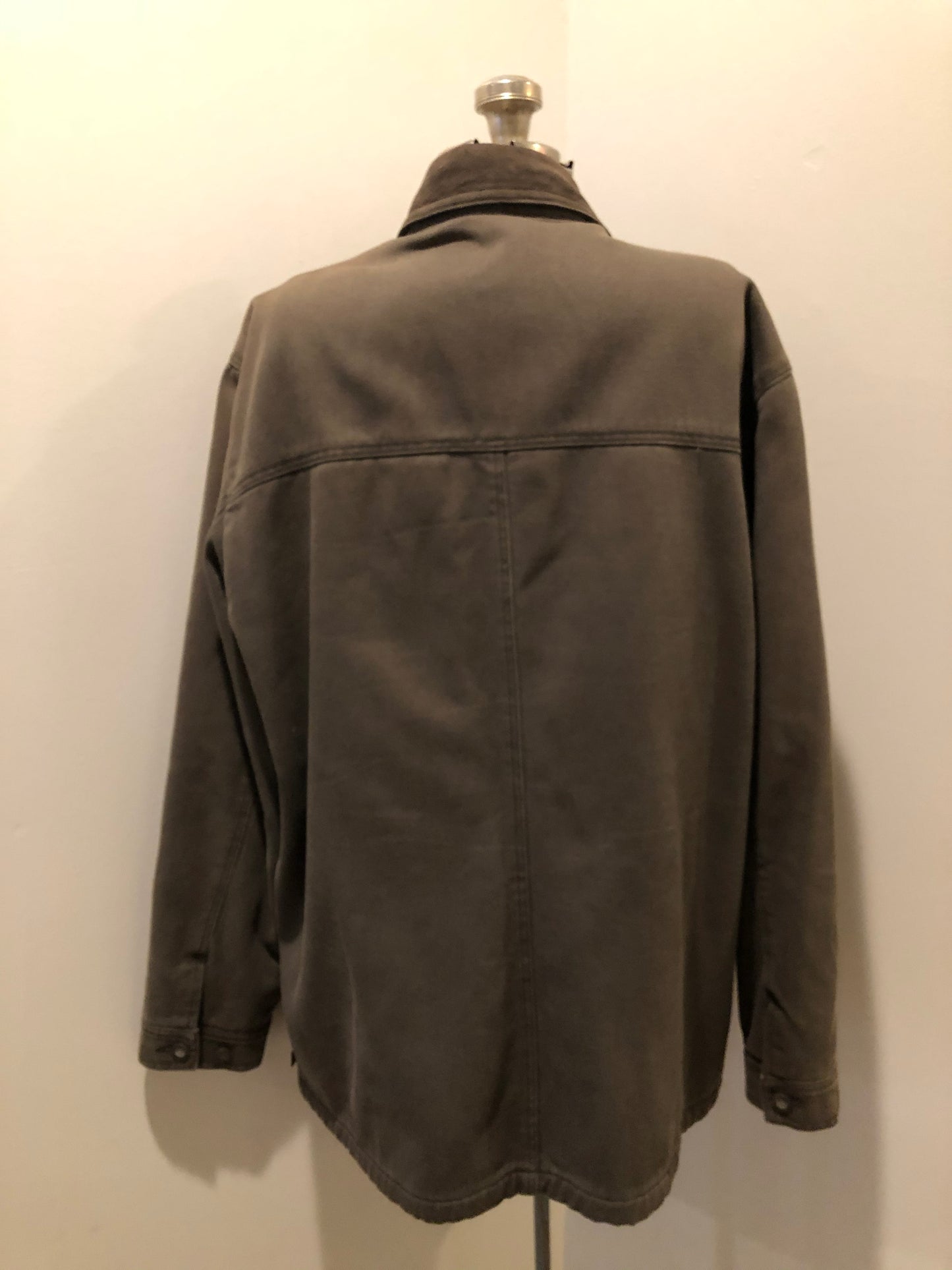 Kingspier Vintage - Woolrich olive green chore jacket features suede collar, flap pockets, hand warmer pockets, zipper and button closures, inside autumn colour striped fleece lining and inside pocket with pencil/ small tool holders. Men’s large.