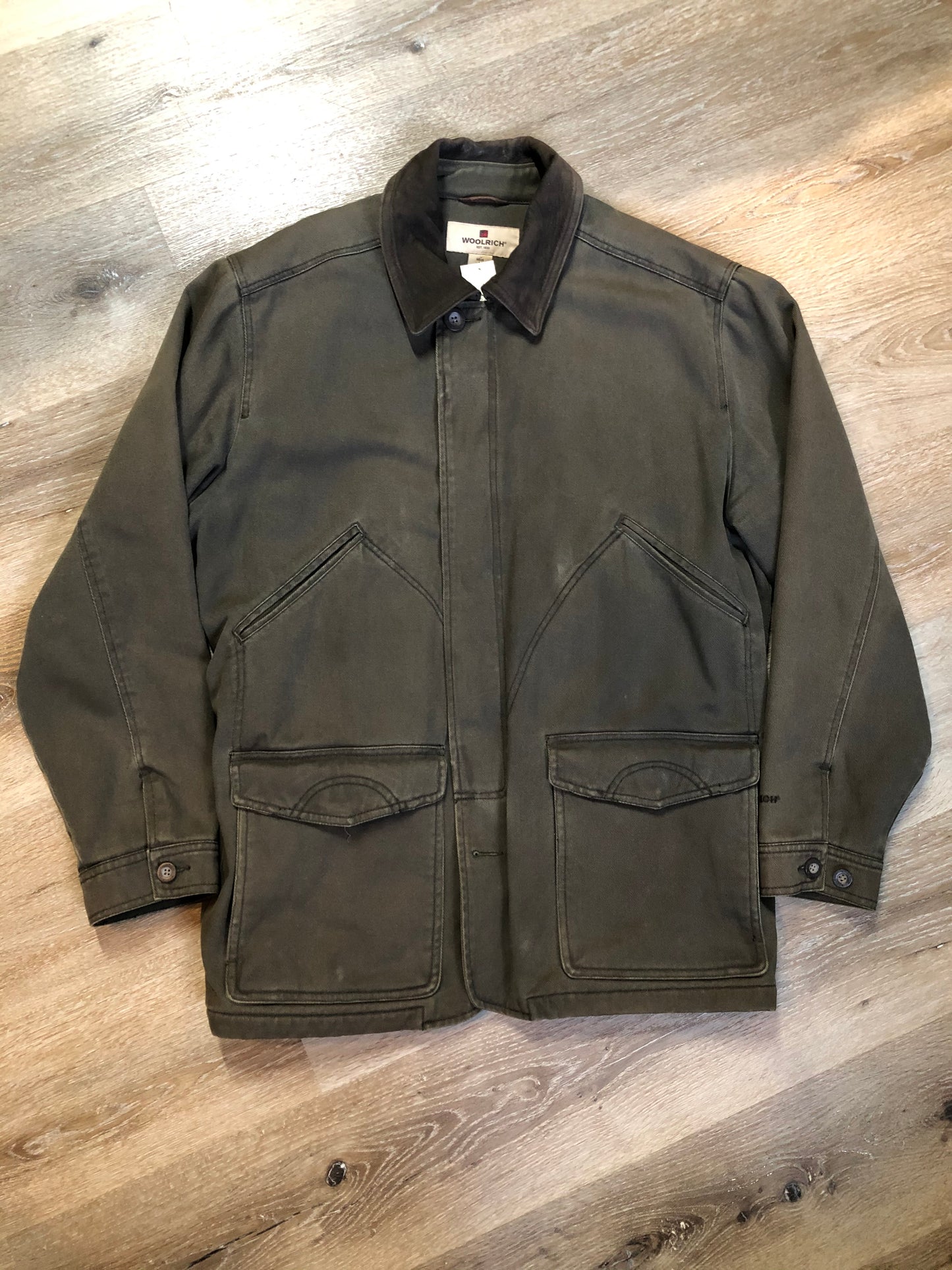 Kingspier Vintage - Woolrich olive green chore jacket features suede collar, flap pockets, hand warmer pockets, zipper and button closures, inside autumn colour striped fleece lining and inside pocket with pencil/ small tool holders. Men’s large.