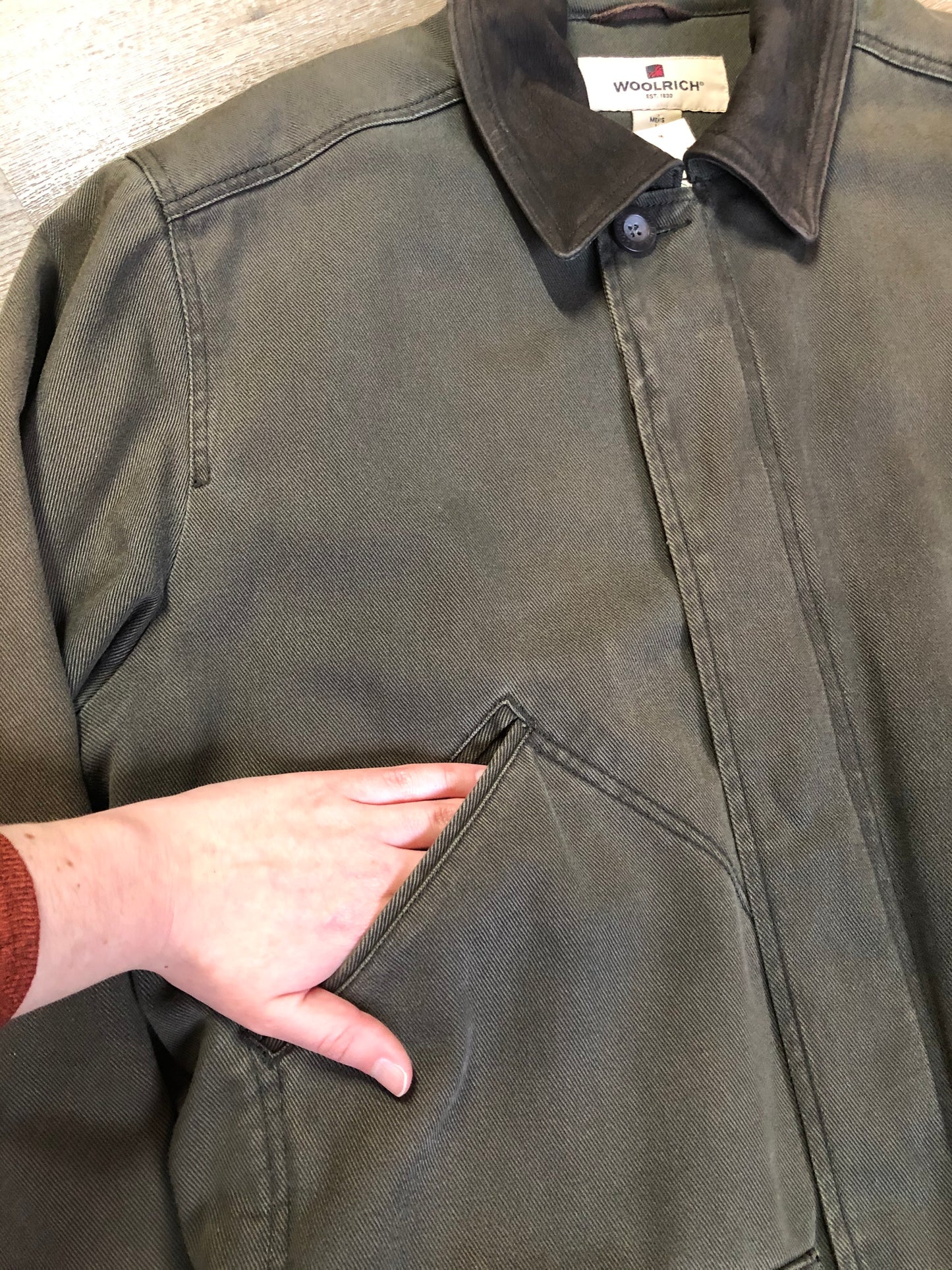Kingspier Vintage - Woolrich olive green chore jacket features suede collar, flap pockets, hand warmer pockets, zipper and button closures, inside autumn colour striped fleece lining and inside pocket with pencil/ small tool holders. Men’s large.